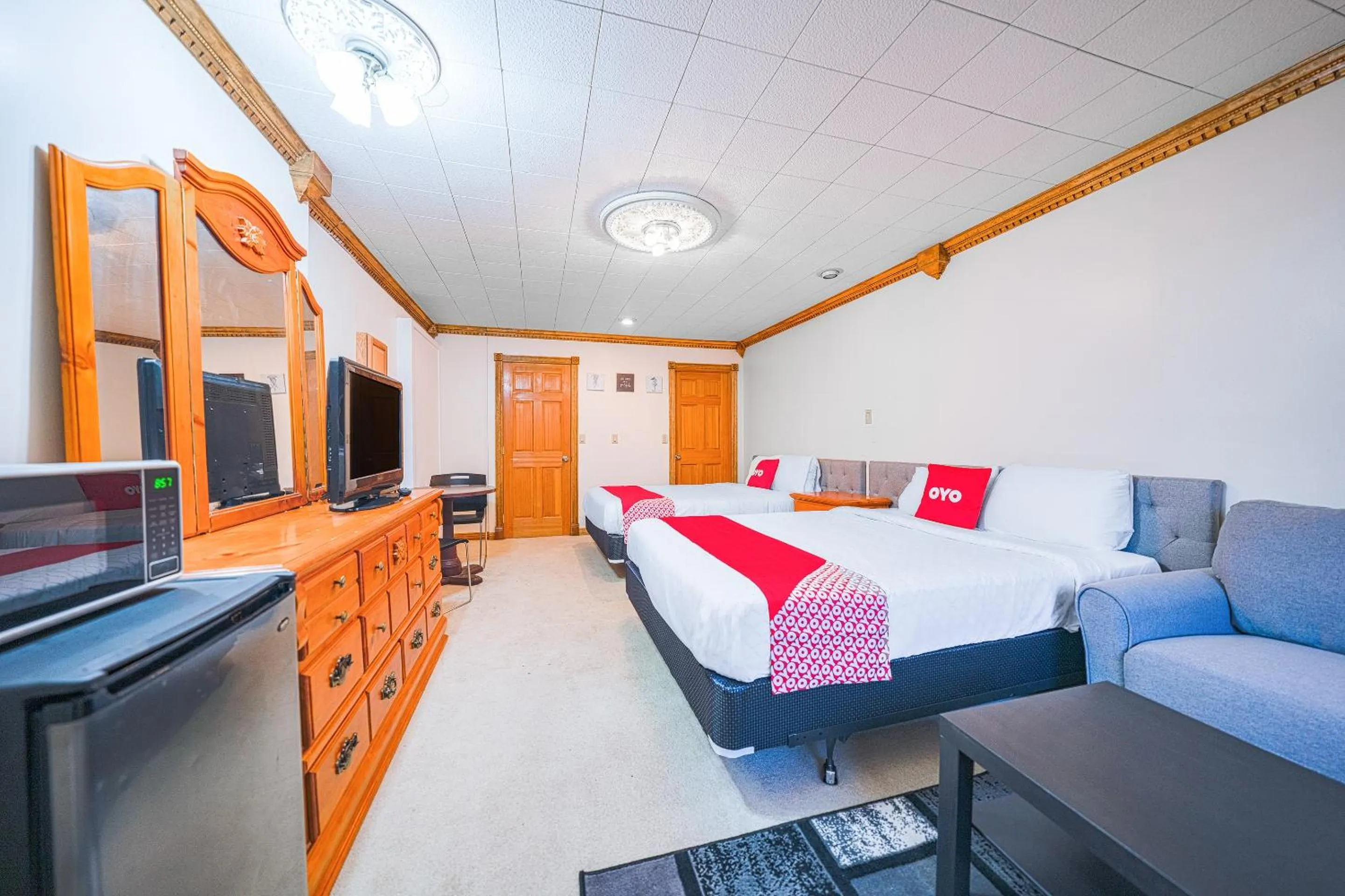 Bedroom, Bed in OYO Hotel Portland OR near Airport