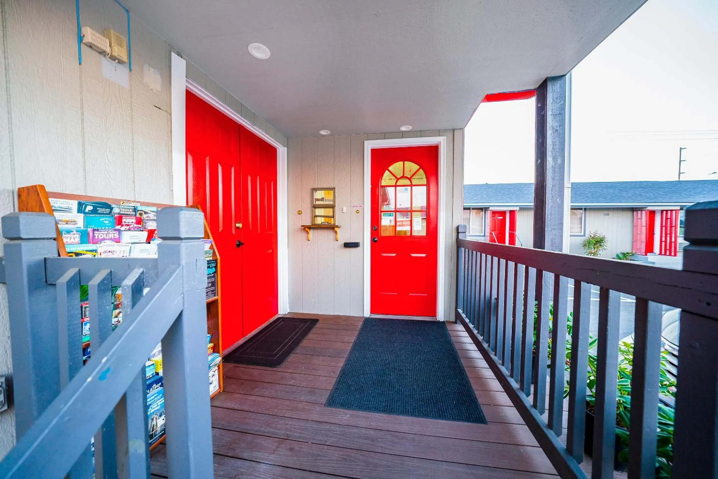 Lobby or reception in OYO Hotel Portland OR near Airport Lobby or reception in OYO Hotel Portland OR near Airport