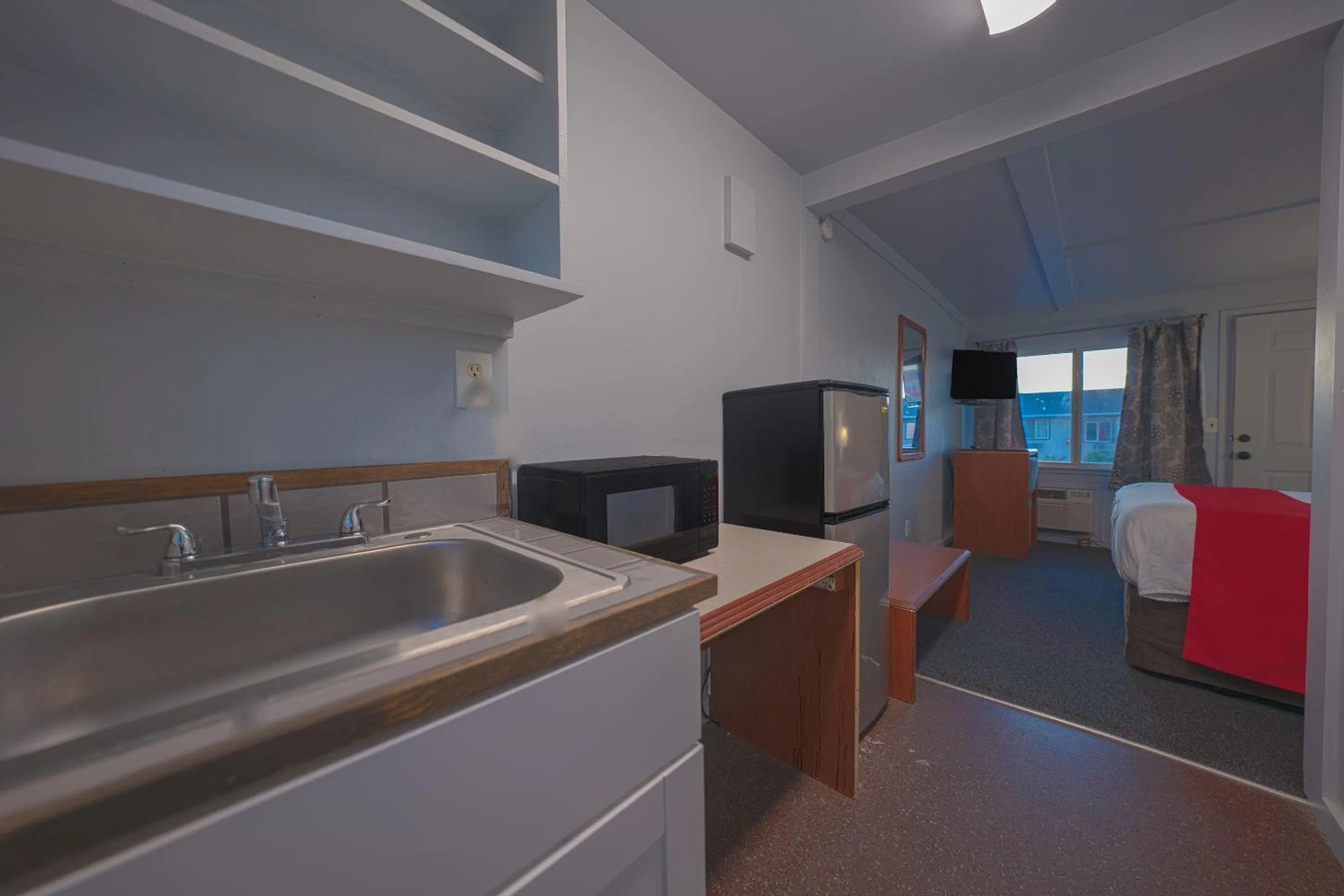 Bedroom in OYO Hotel Portland OR near Airport