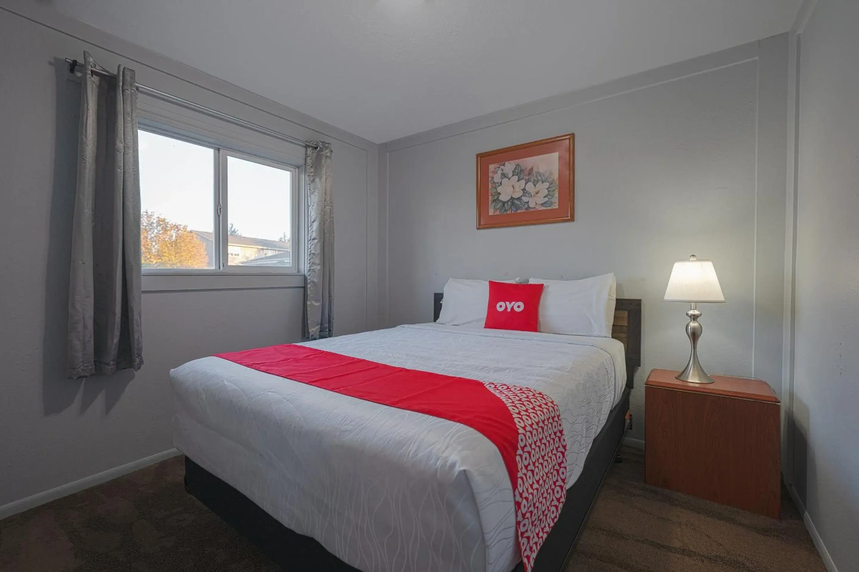 Bedroom, Bed in OYO Hotel Portland OR near Airport Bedroom, Bed in OYO Hotel Portland OR near Airport