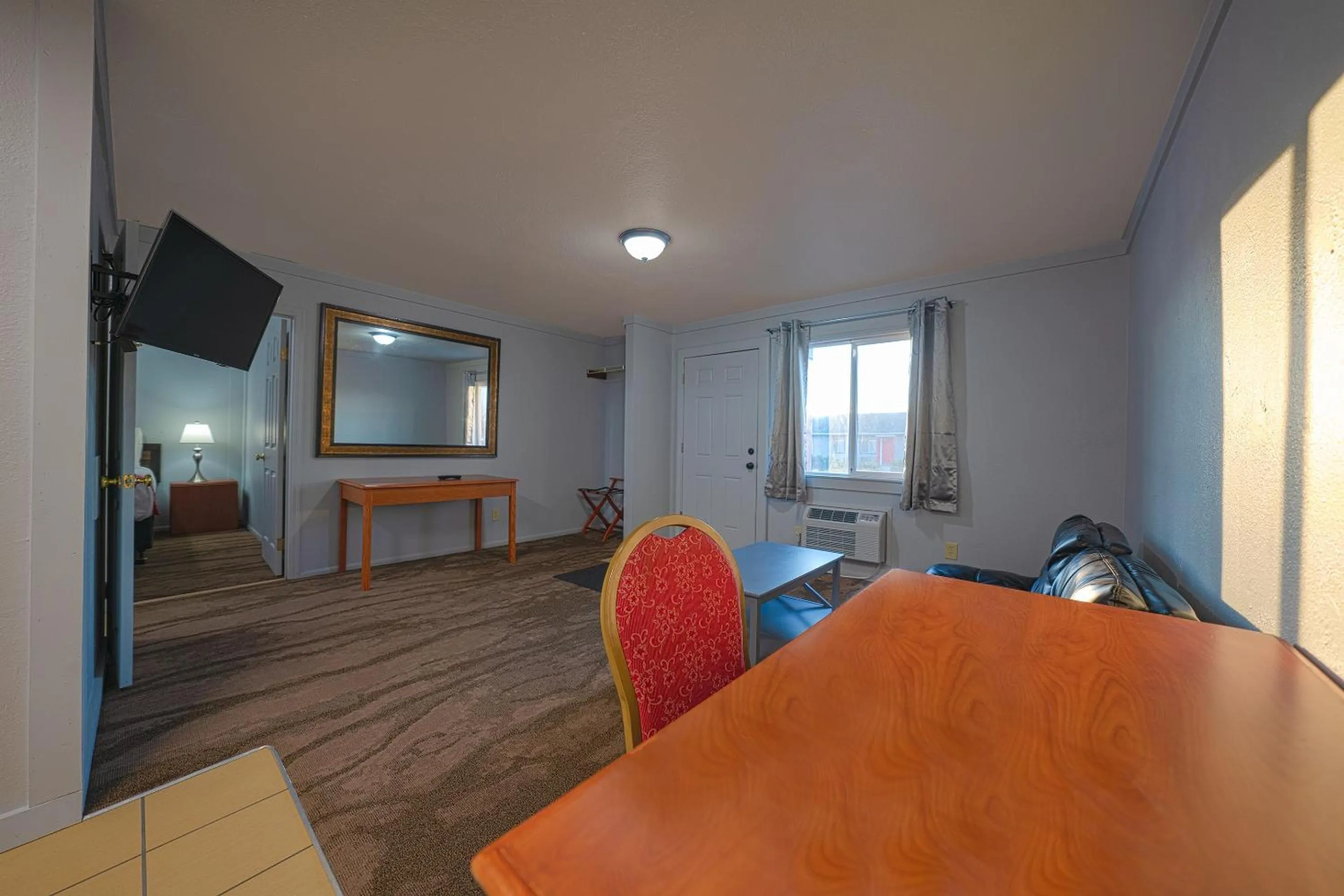 Bedroom in OYO Hotel Portland OR near Airport