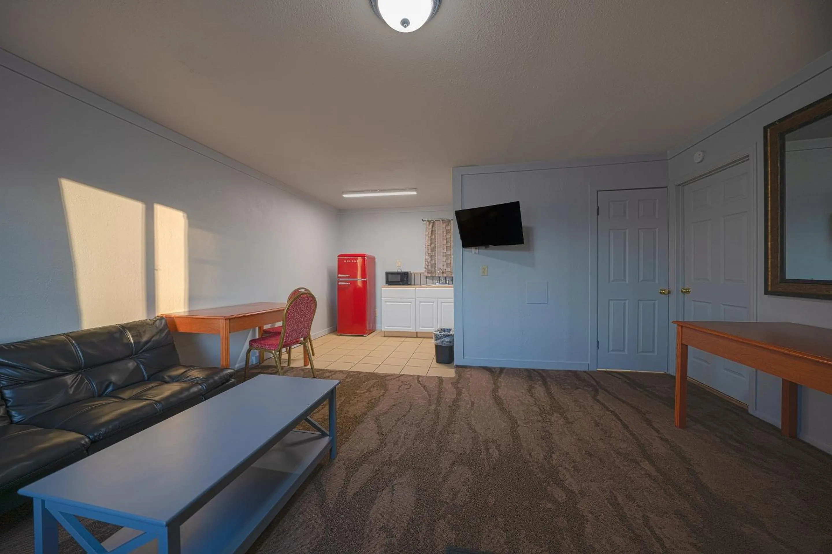 Bedroom in OYO Hotel Portland OR near Airport