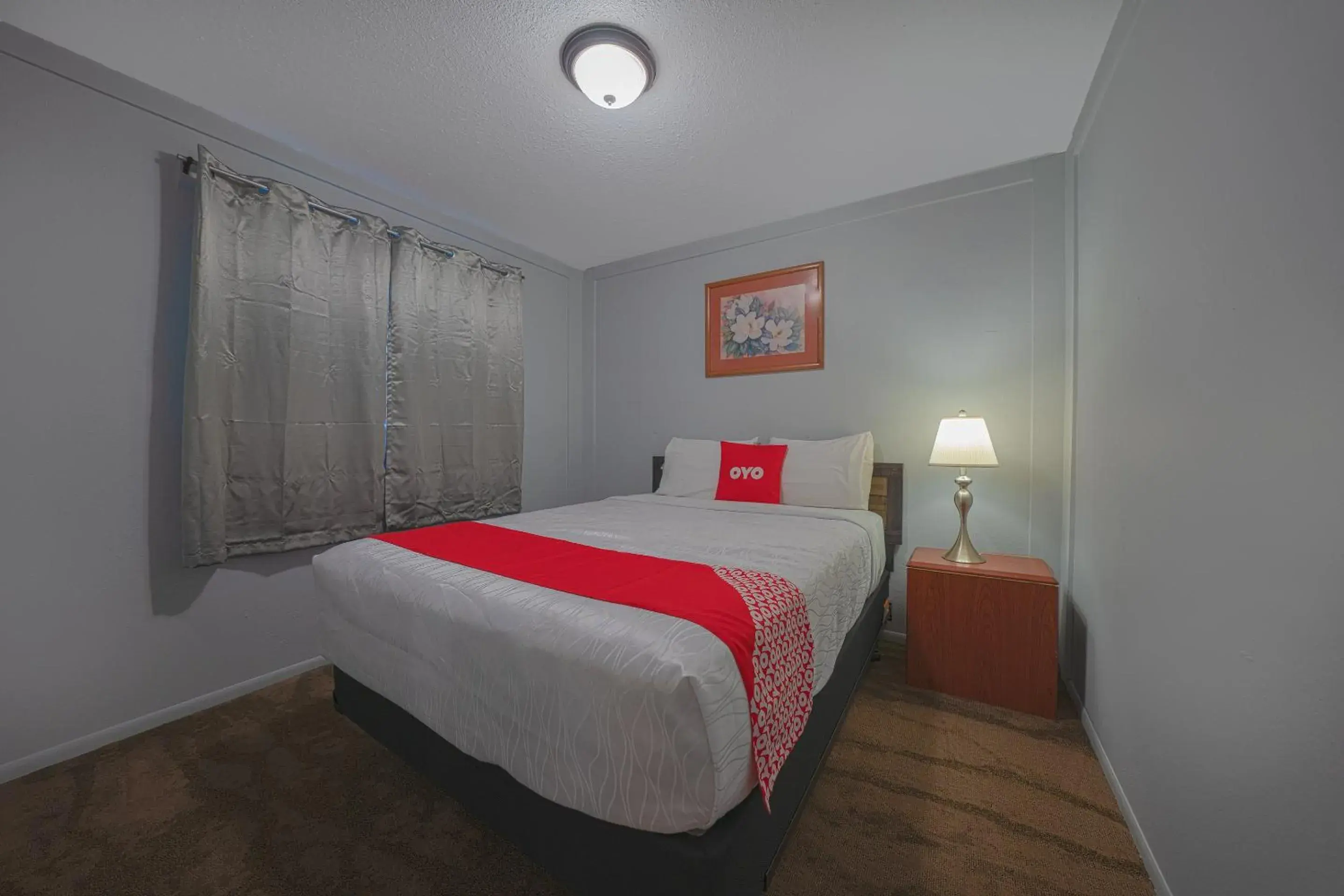 Bedroom, Bed in OYO Hotel Portland OR near Airport Bedroom, Bed in OYO Hotel Portland OR near Airport