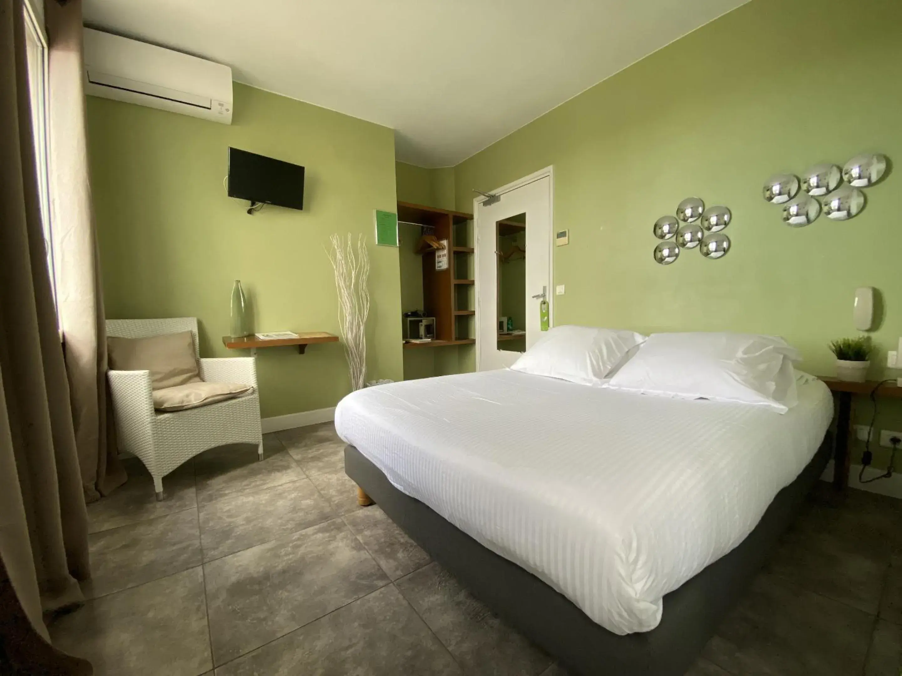 Bedroom, Bed in Hôtel La Rotonde Bedroom, Bed in Hôtel La Rotonde