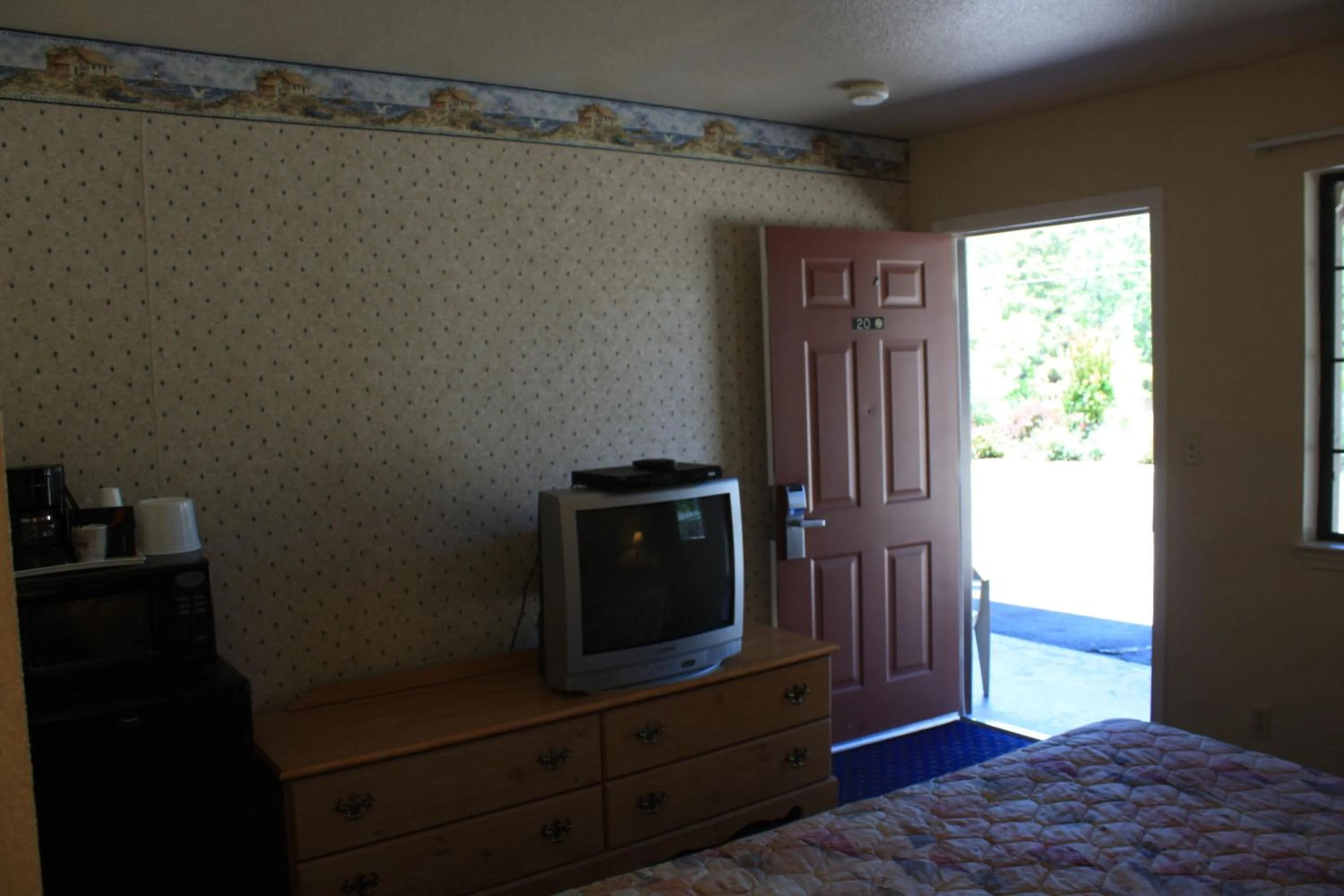 Day in Mother Lode Motel