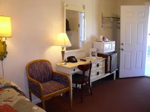 Queen Room in Hacienda Motel Queen Room in Hacienda Motel