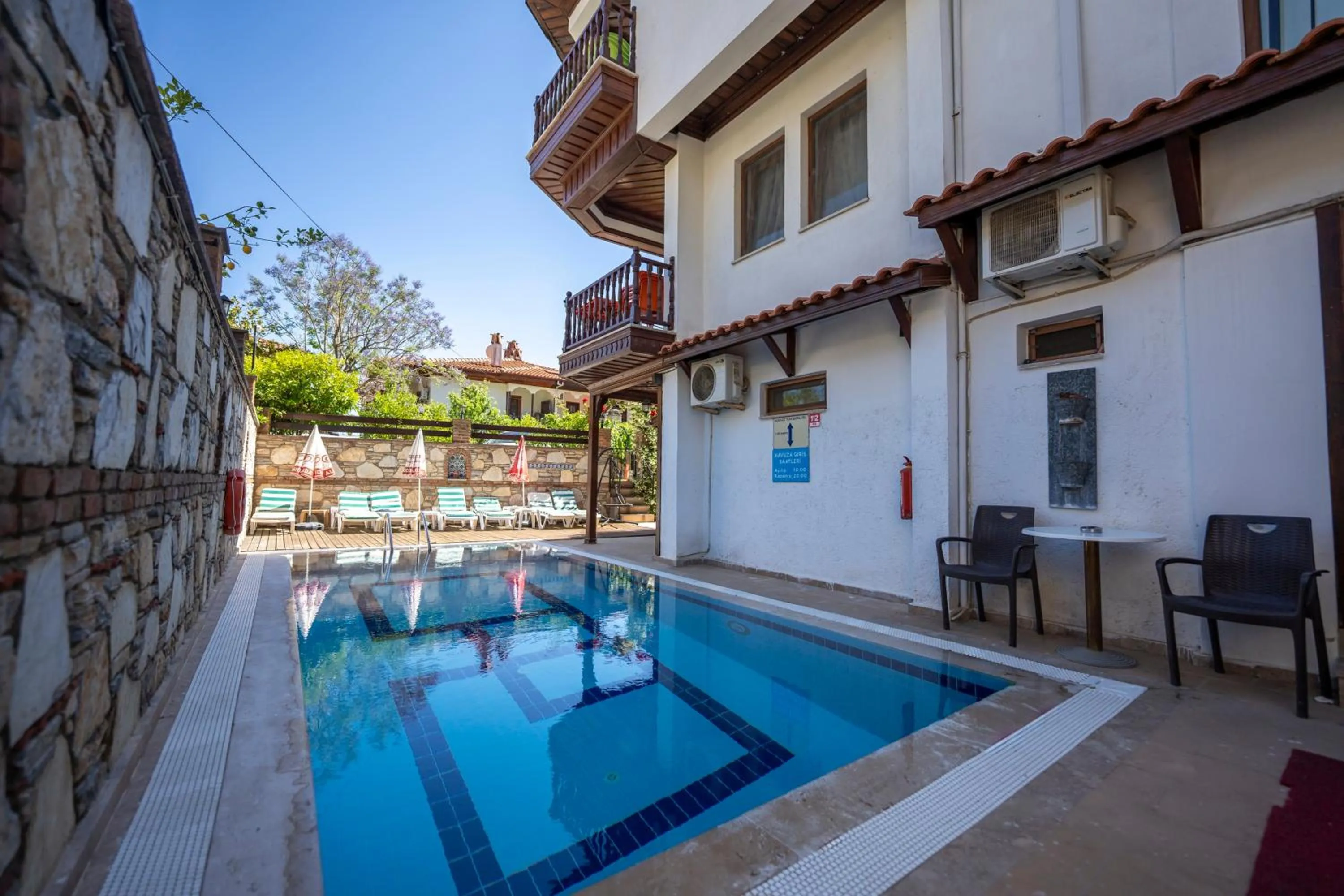 Swimming pool in Ankakyaka Apart Hotel