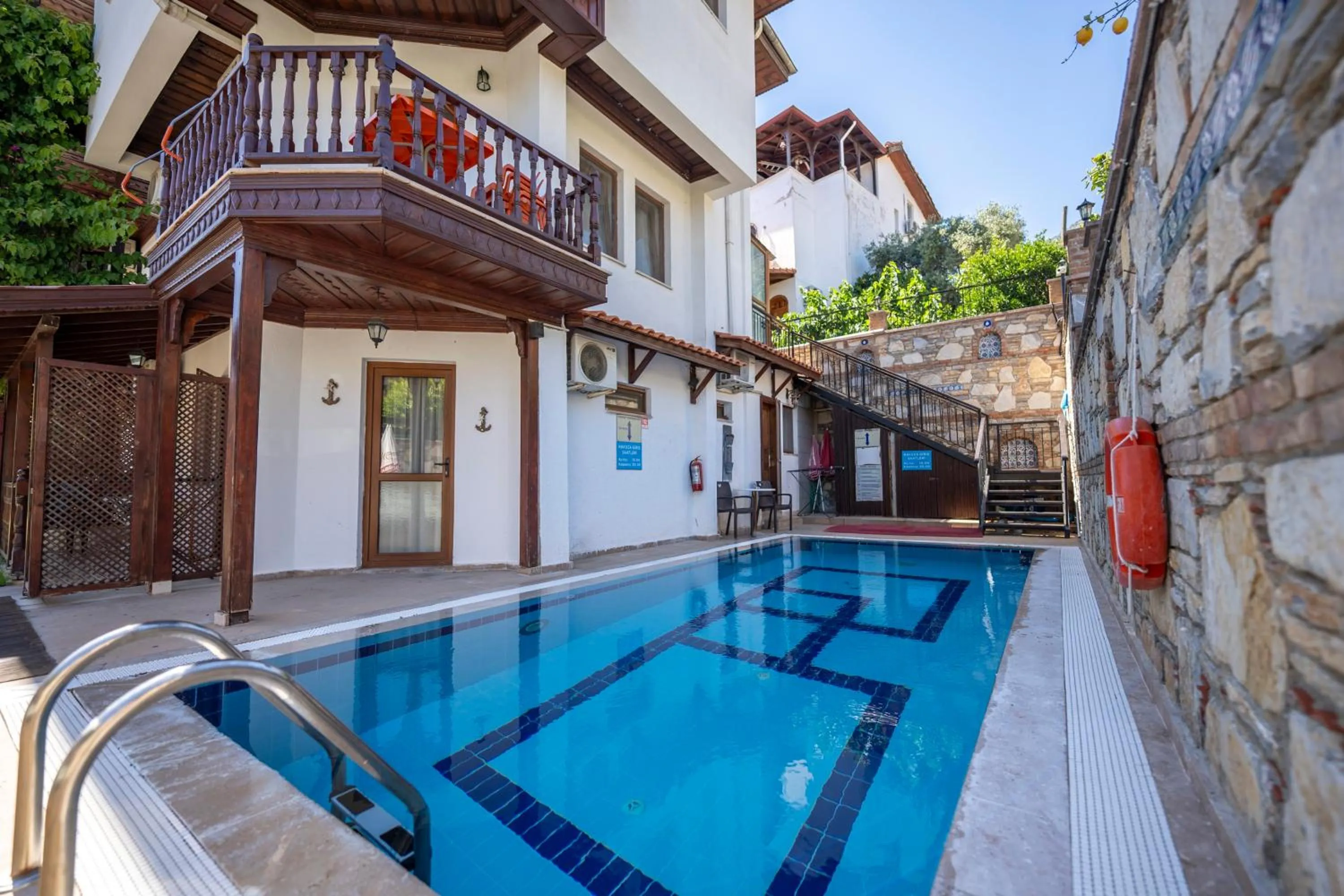 Swimming pool in Ankakyaka Apart Hotel