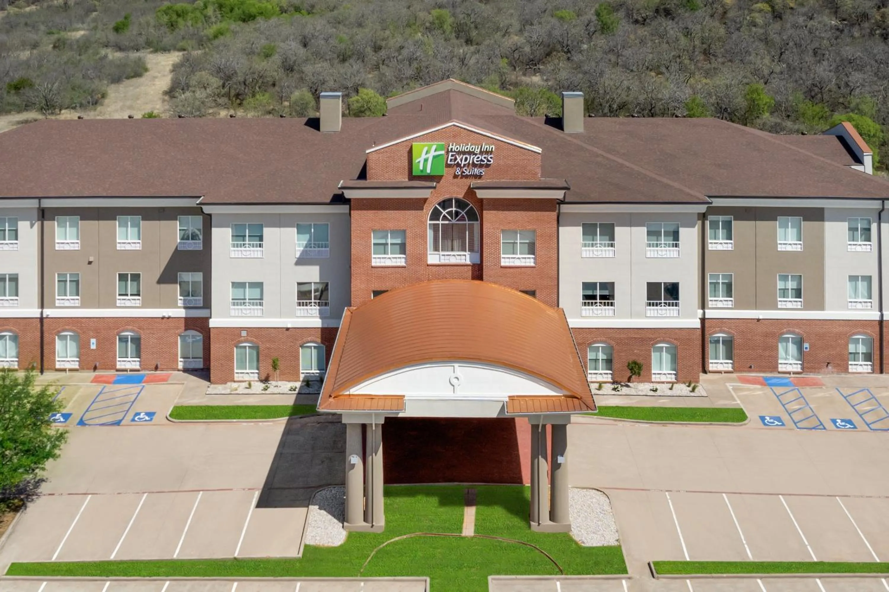 Property building in Holiday Inn Express & Suites Graham by IHG