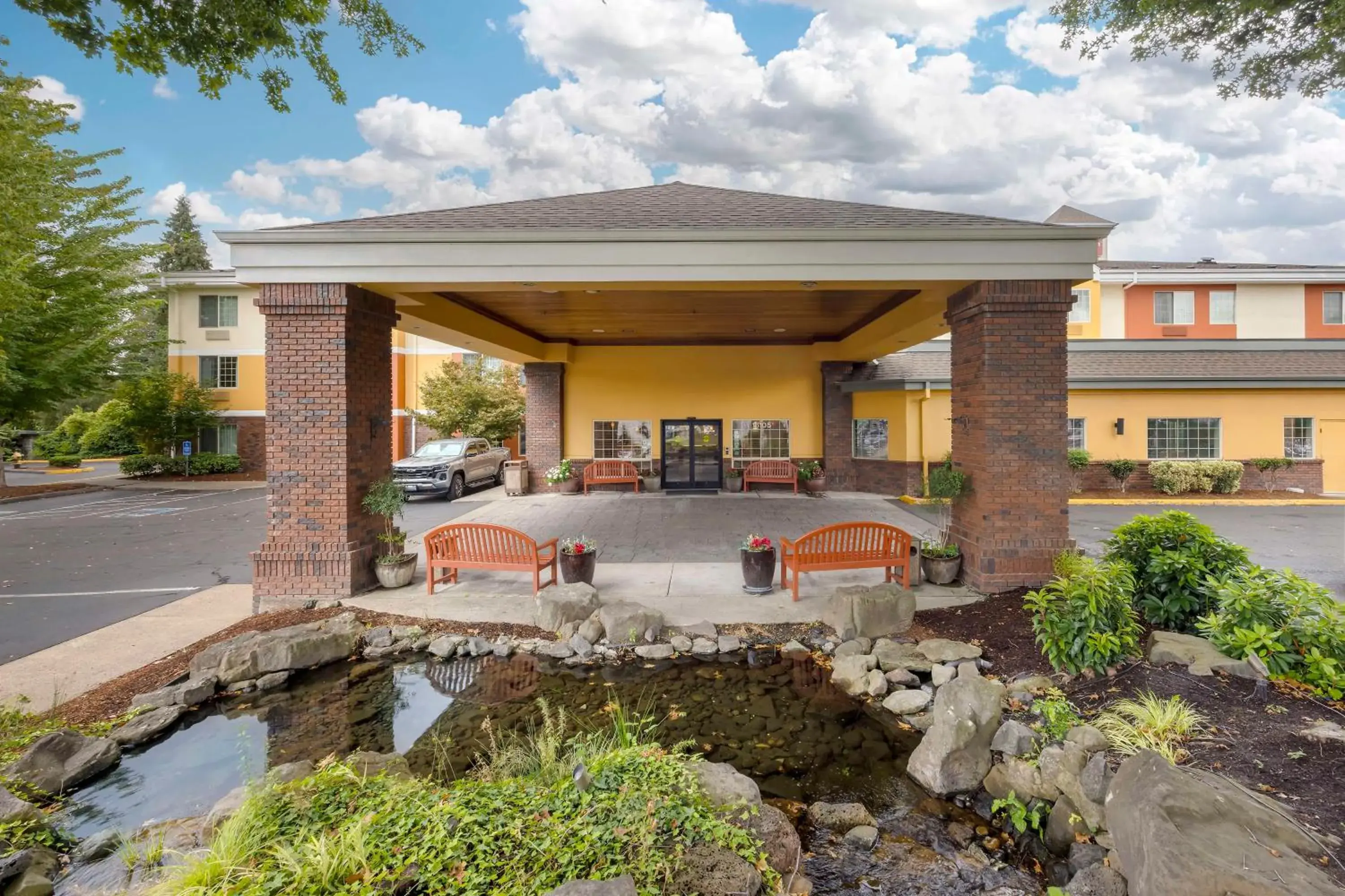 Property building in Best Western Plus Northwind Inn & Suites Property building in Best Western Plus Northwind Inn & Suites