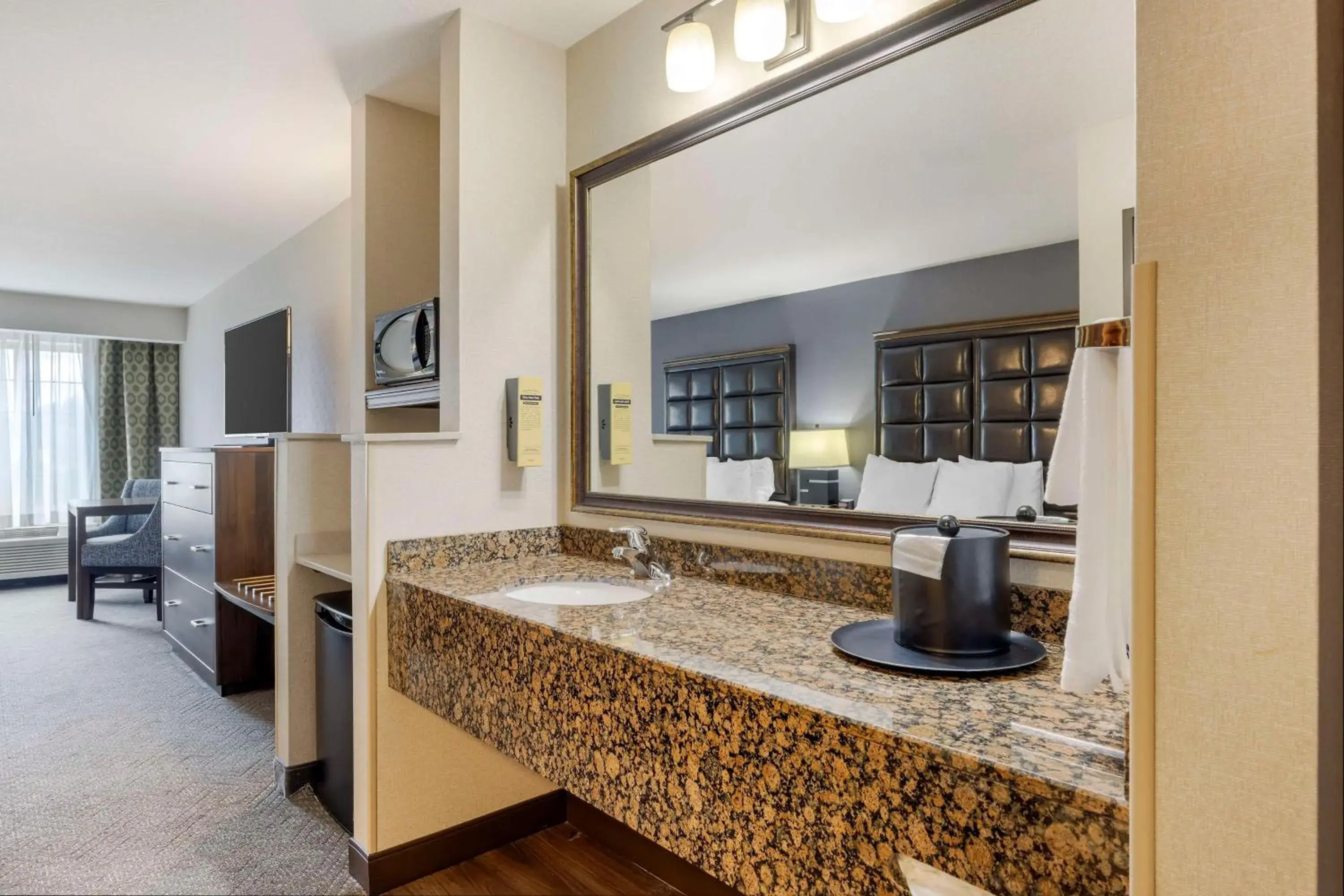 Bedroom in Best Western Plus Northwind Inn & Suites Bedroom in Best Western Plus Northwind Inn & Suites