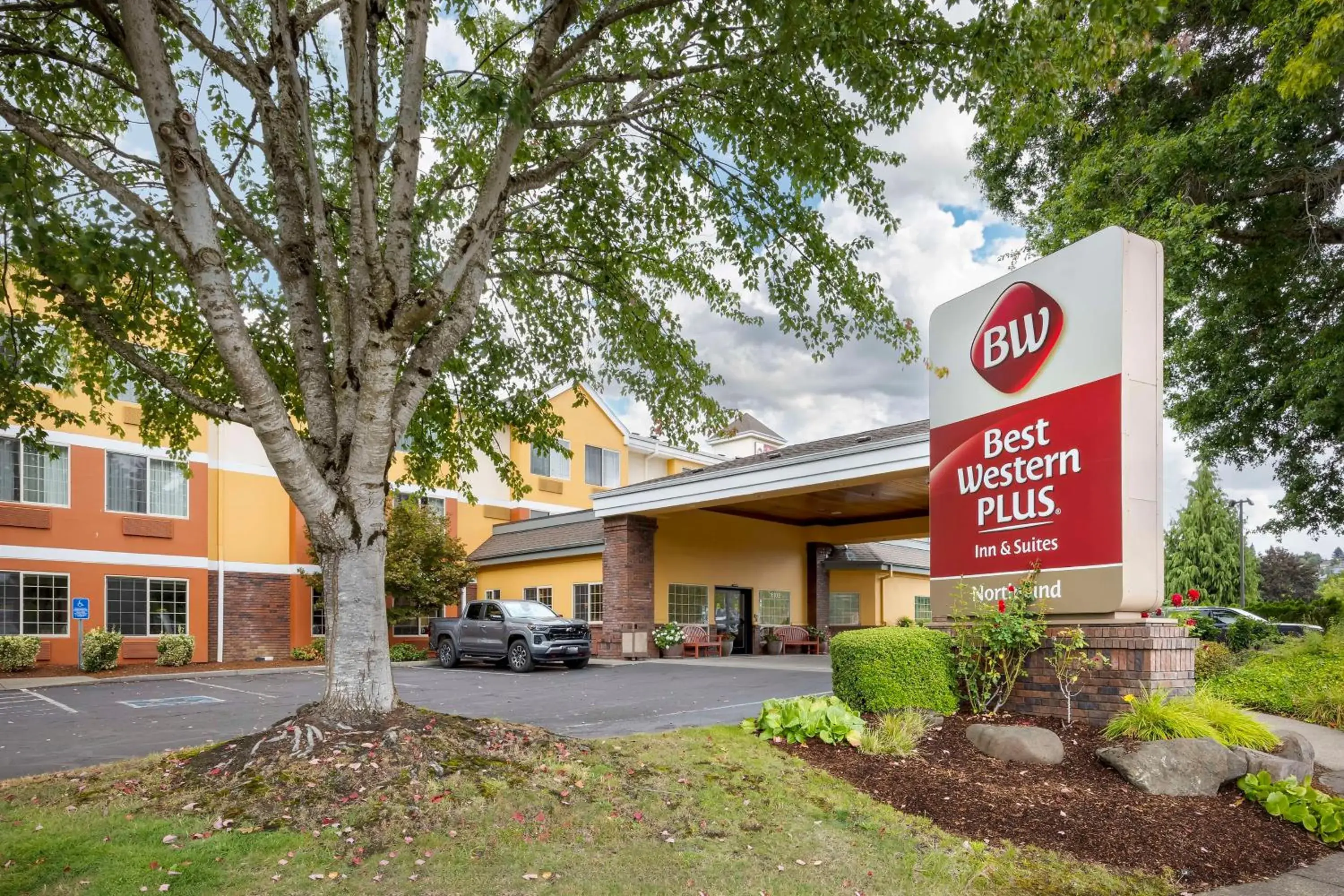 Property building in Best Western Plus Northwind Inn & Suites Property building in Best Western Plus Northwind Inn & Suites