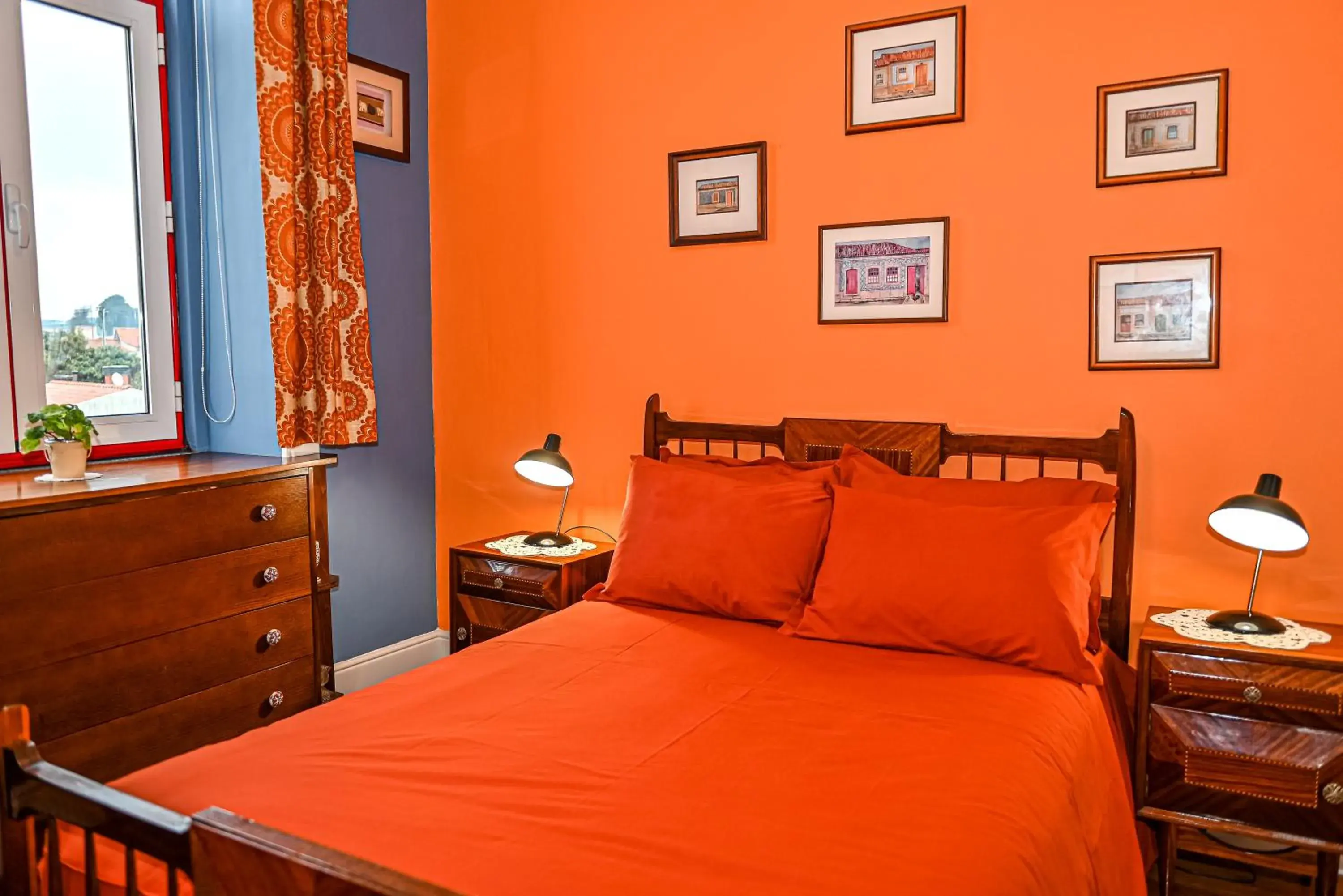 Three-Bedroom Suite in Vintage Balcony Guesthouse & Suites Three-Bedroom Suite in Vintage Balcony Guesthouse & Suites