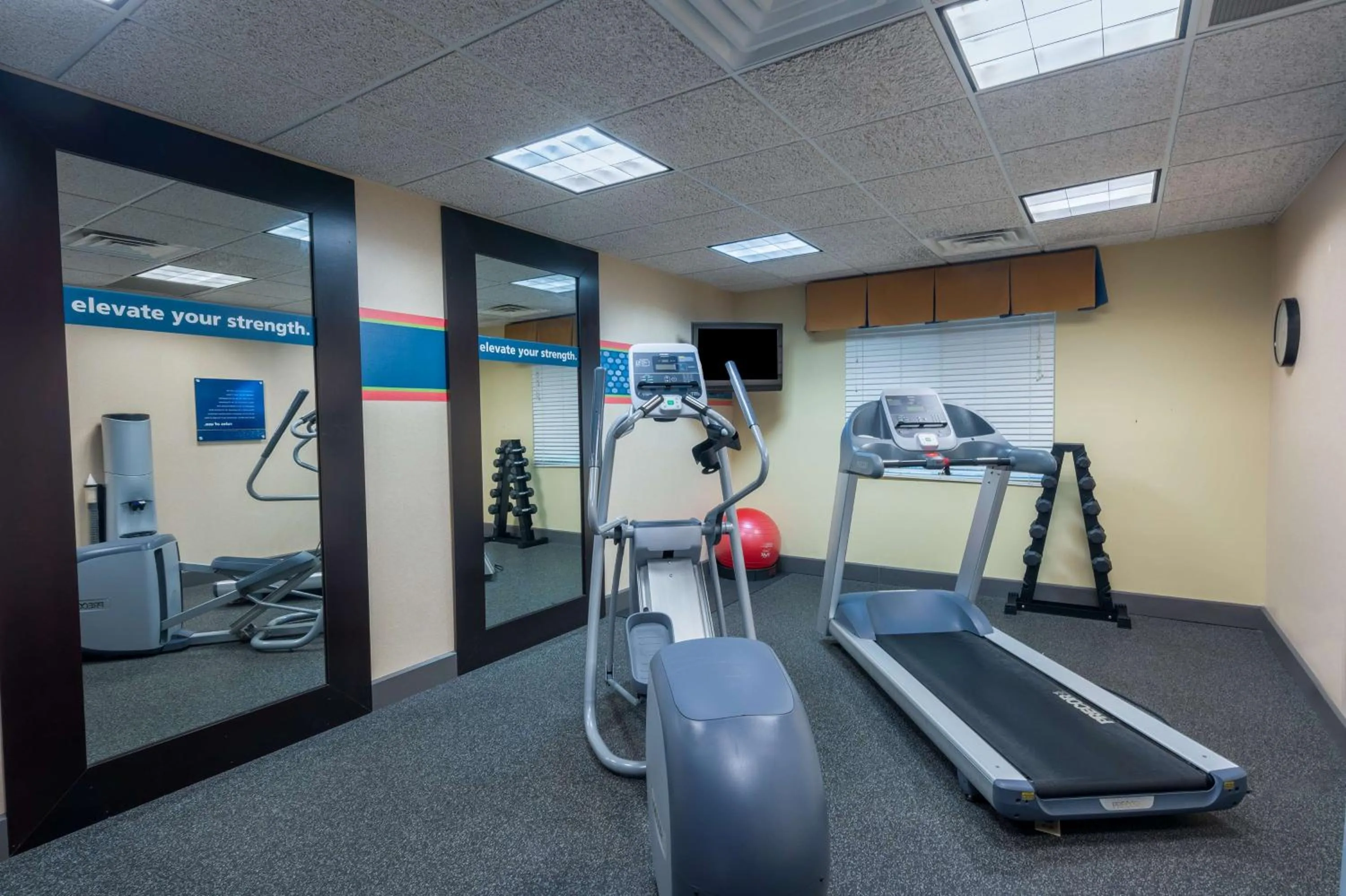 Fitness centre/facilities in Hampton Inn London-North, Ky