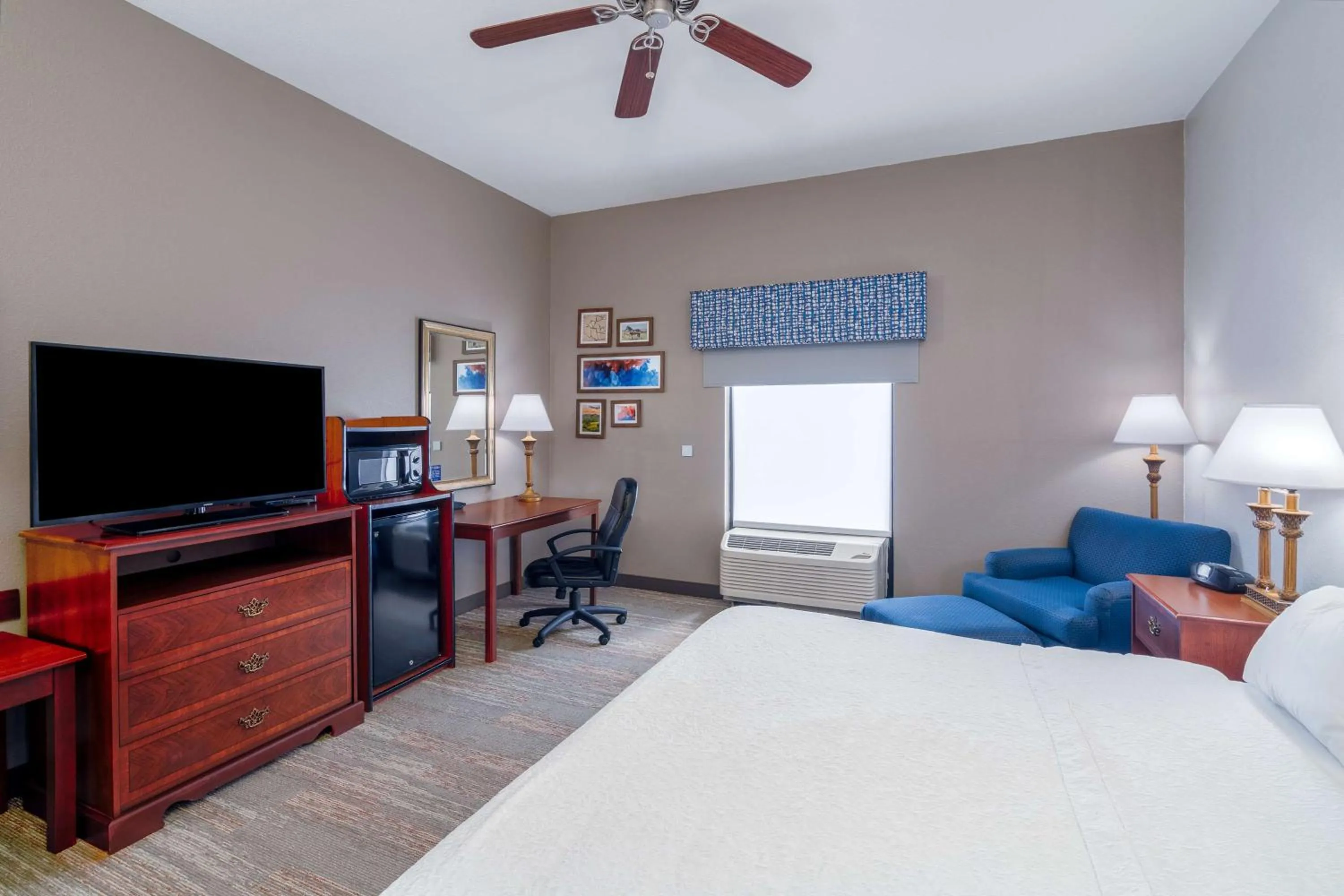 Bed in Hampton Inn London-North, Ky