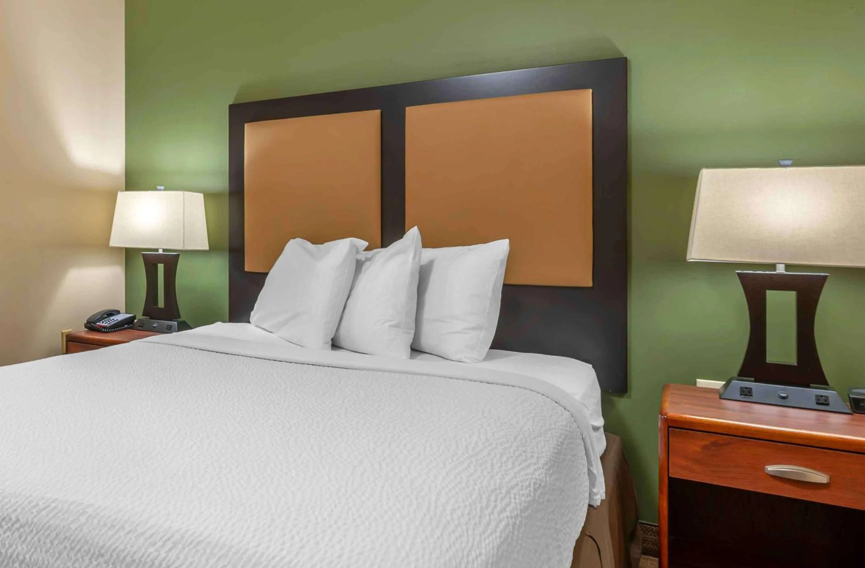 Bedroom, Bed in Extended Stay America Select Suites - Cincinnati - Florence - Meijer Dr