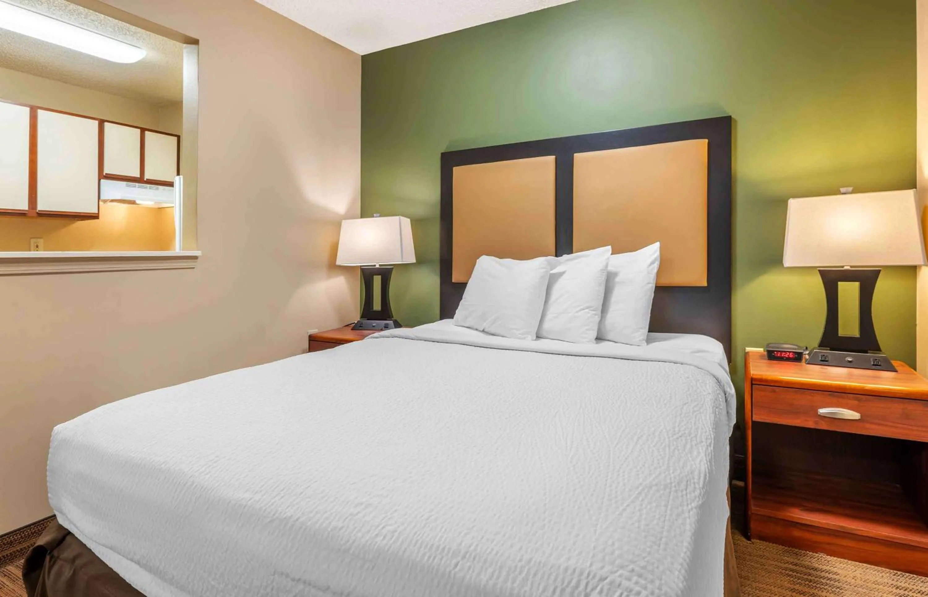 Bedroom, Bed in Extended Stay America Select Suites - Cincinnati - Florence - Meijer Dr