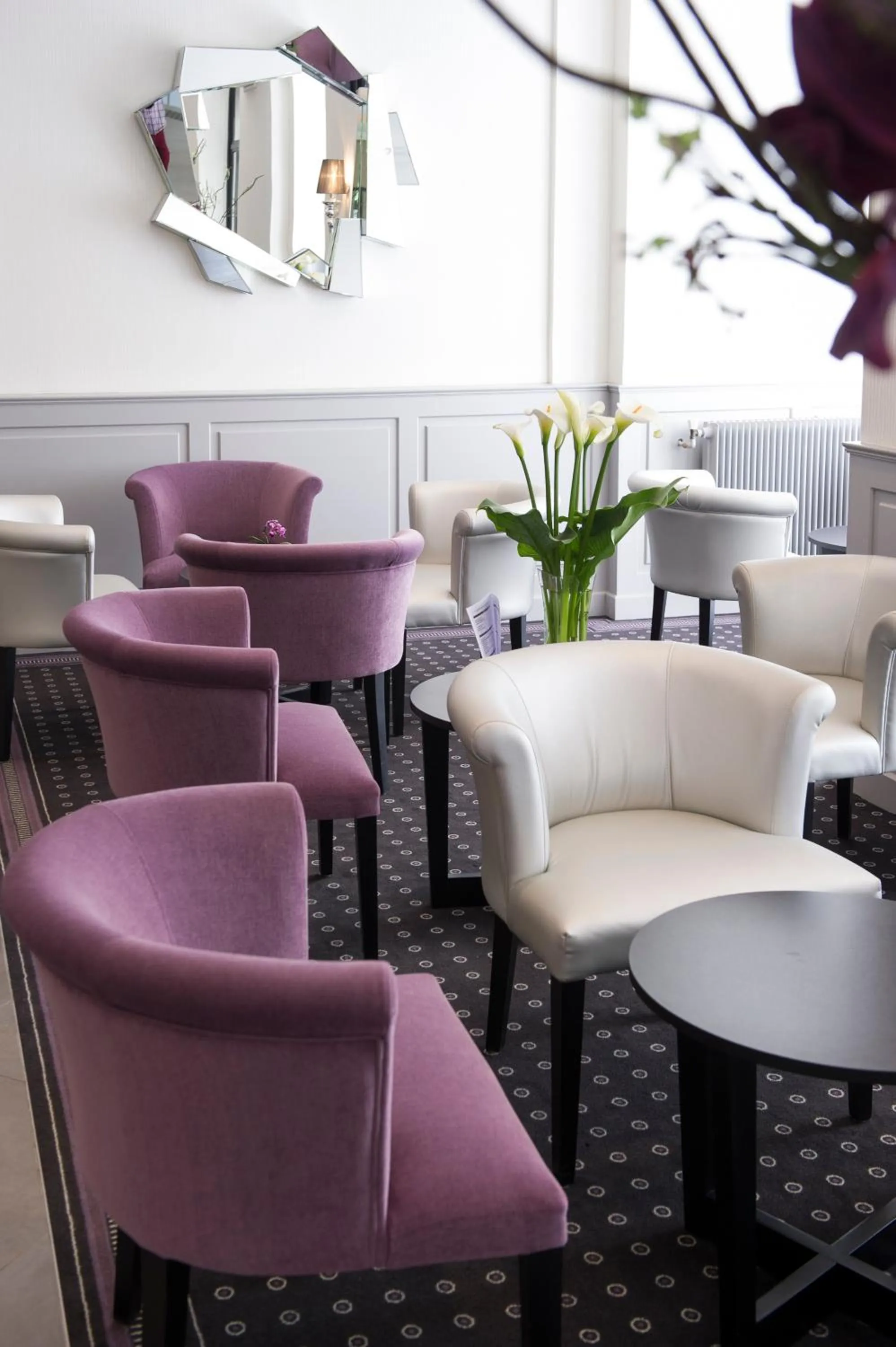 Communal lounge/ TV room in Hôtel Esplanade Eden