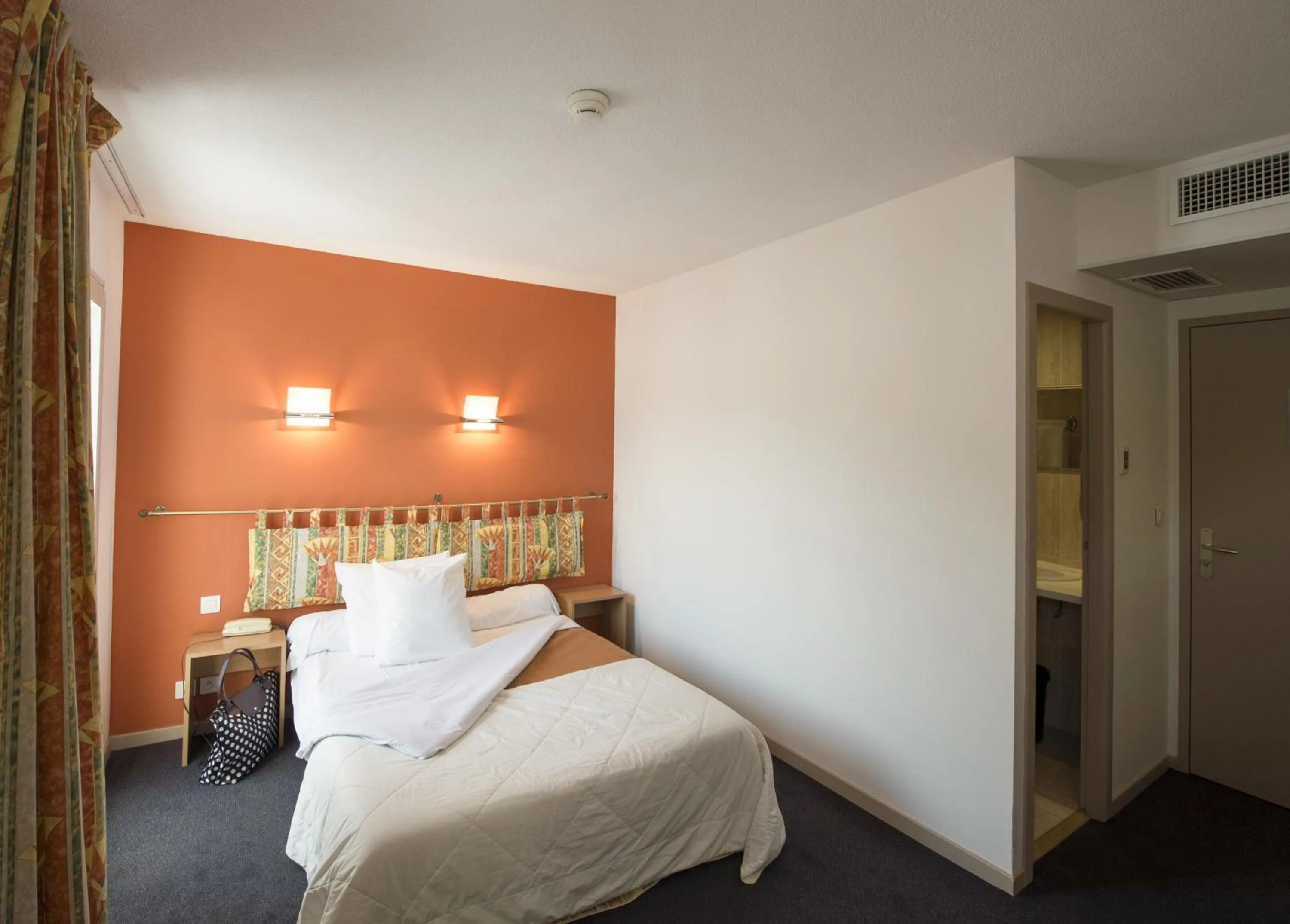 Bed in Hôtel Esplanade Eden