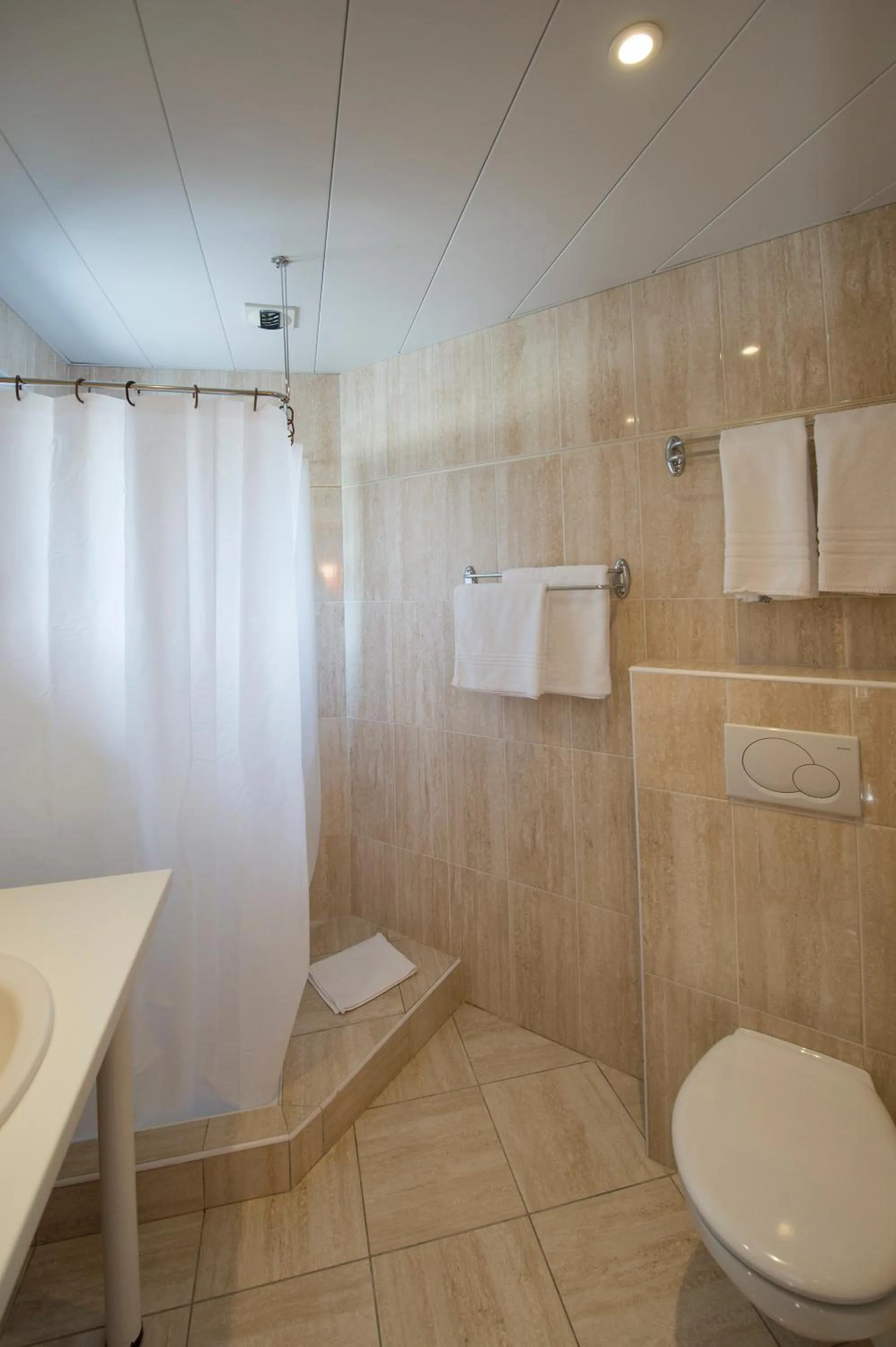 Bathroom in Hôtel Esplanade Eden