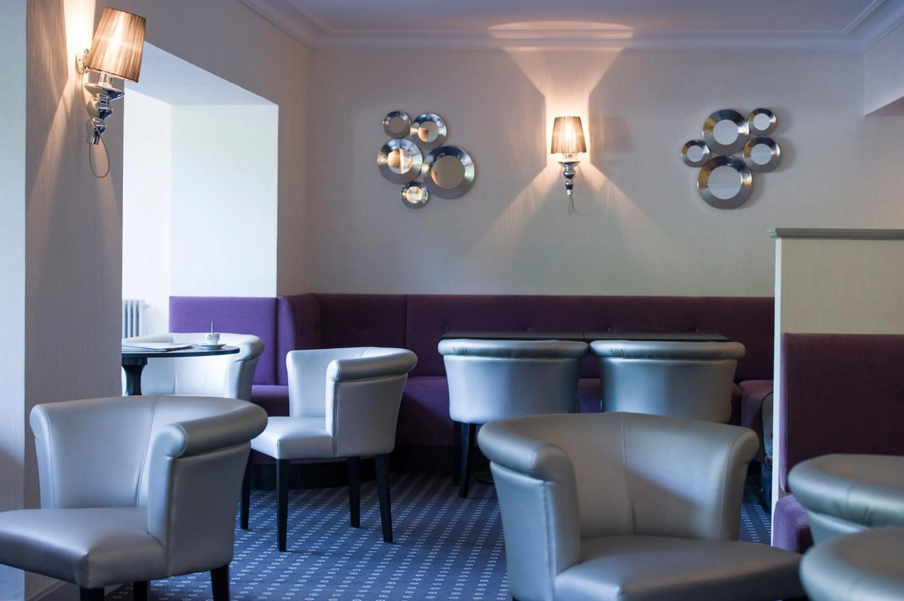 Communal lounge/ TV room in Hôtel Esplanade Eden