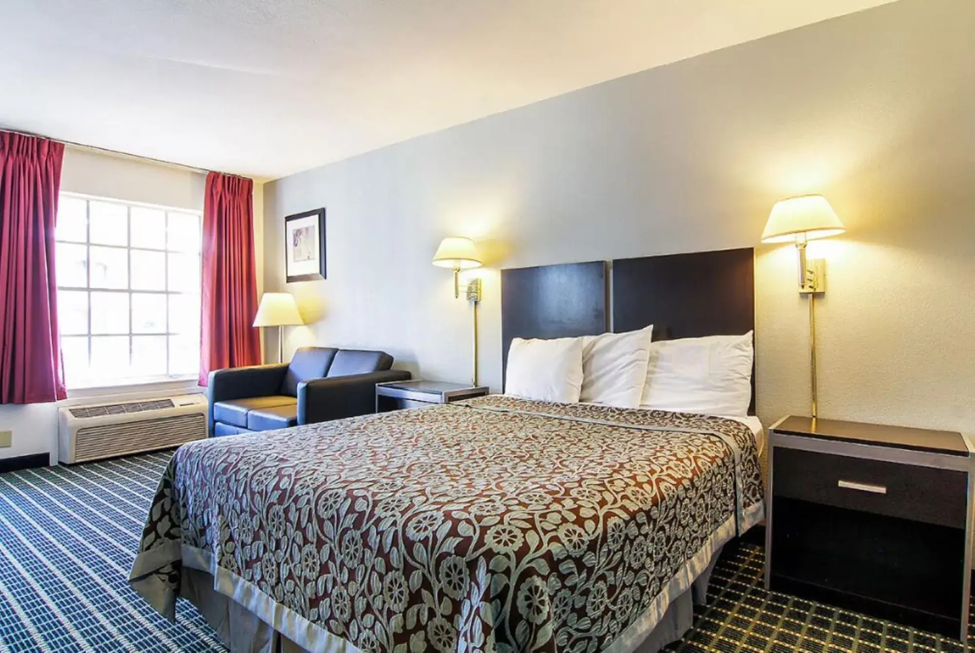 Bedroom, Bed in Days Inn by Wyndham Market Center Dallas Love Field Bedroom, Bed in Days Inn by Wyndham Market Center Dallas Love Field