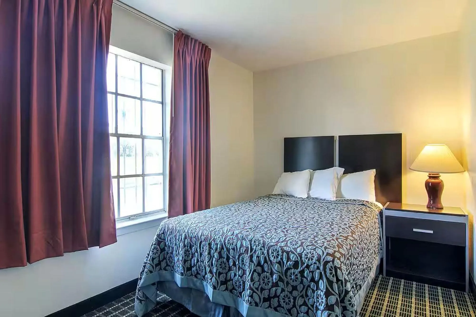 Bedroom, Bed in Days Inn by Wyndham Market Center Dallas Love Field