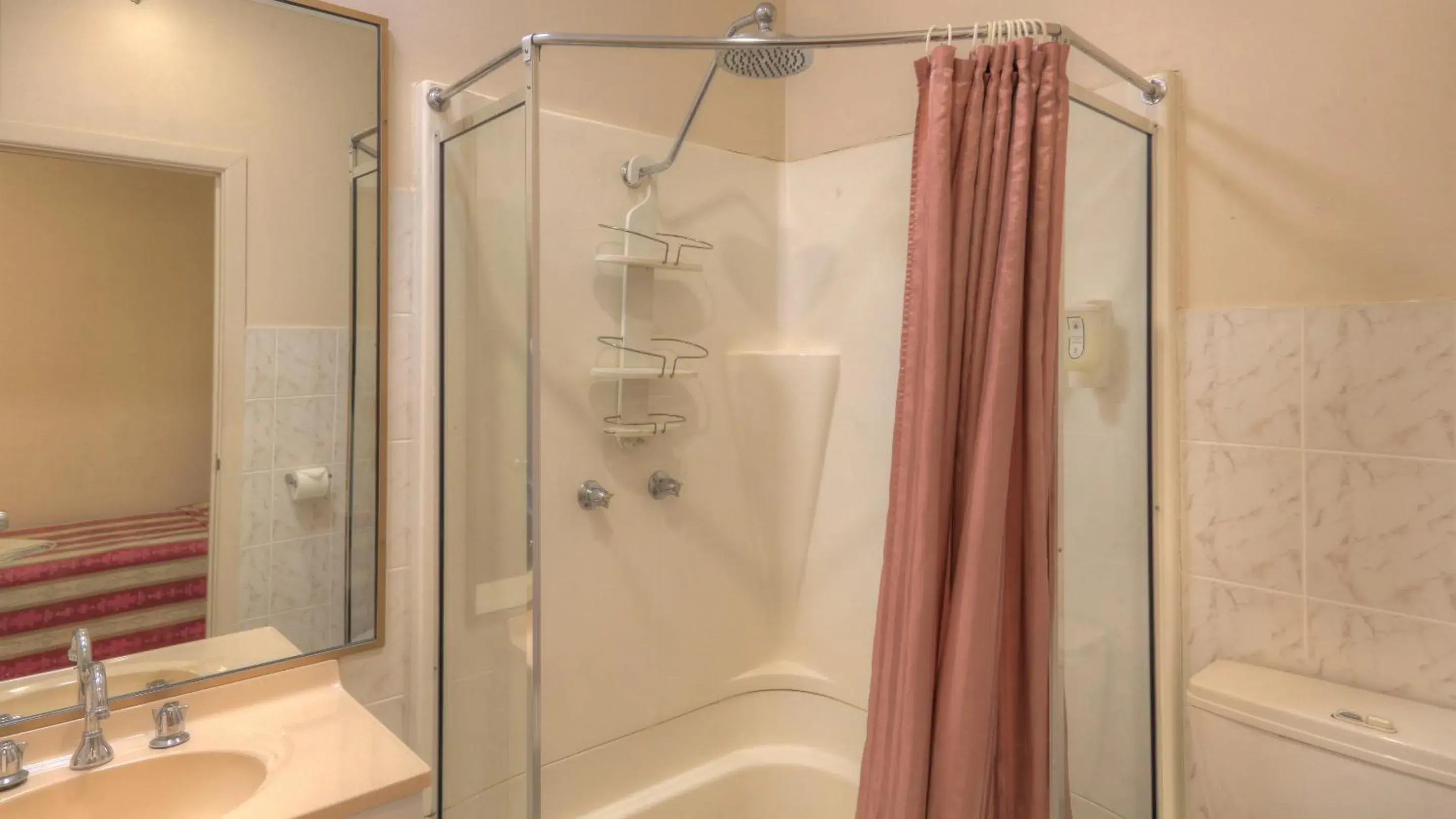 Standard Family Cabin in Golfers Inn Standard Family Cabin in Golfers Inn