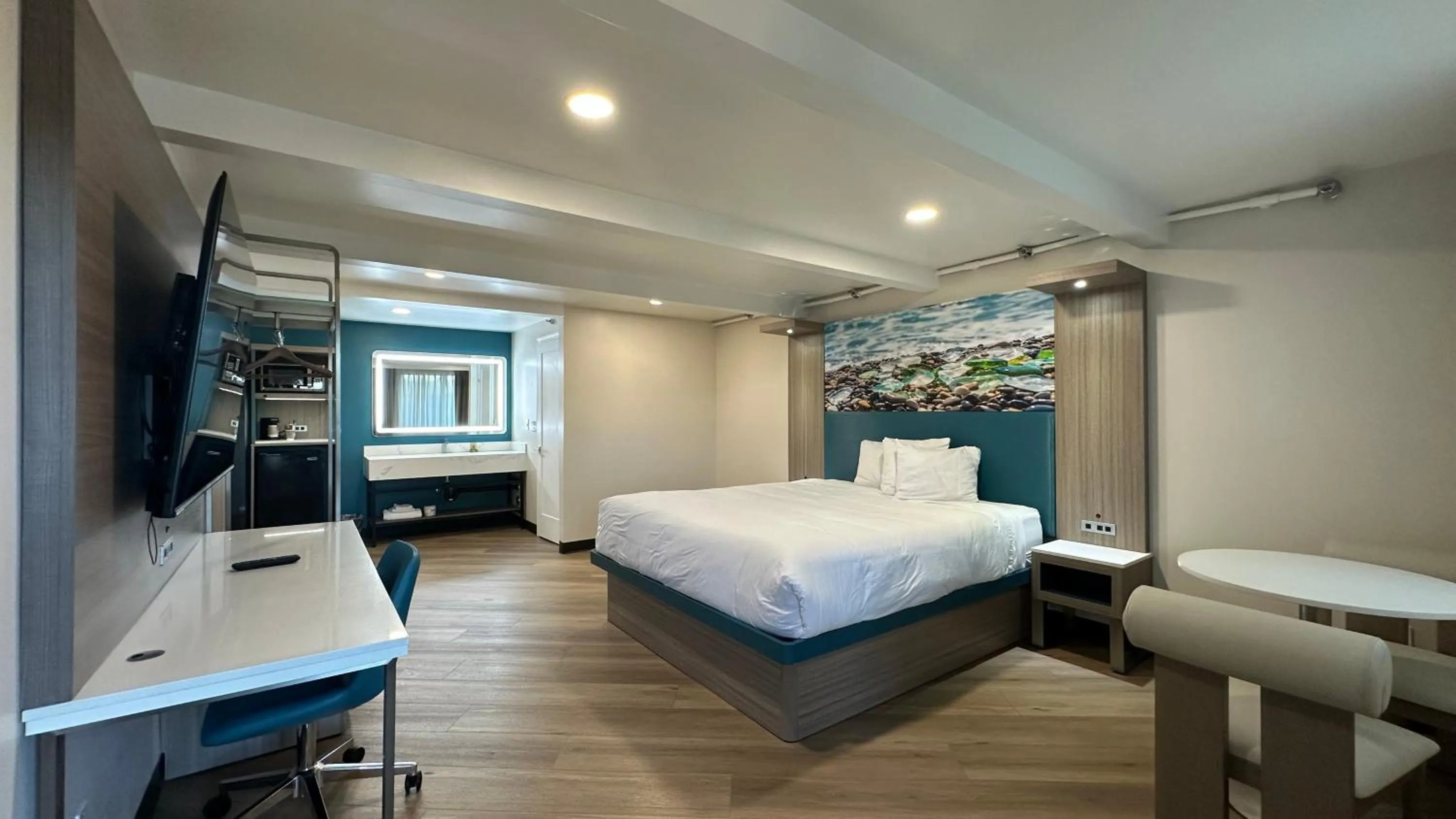 Bed in Costa Mesa Inn - Newport Beach Area