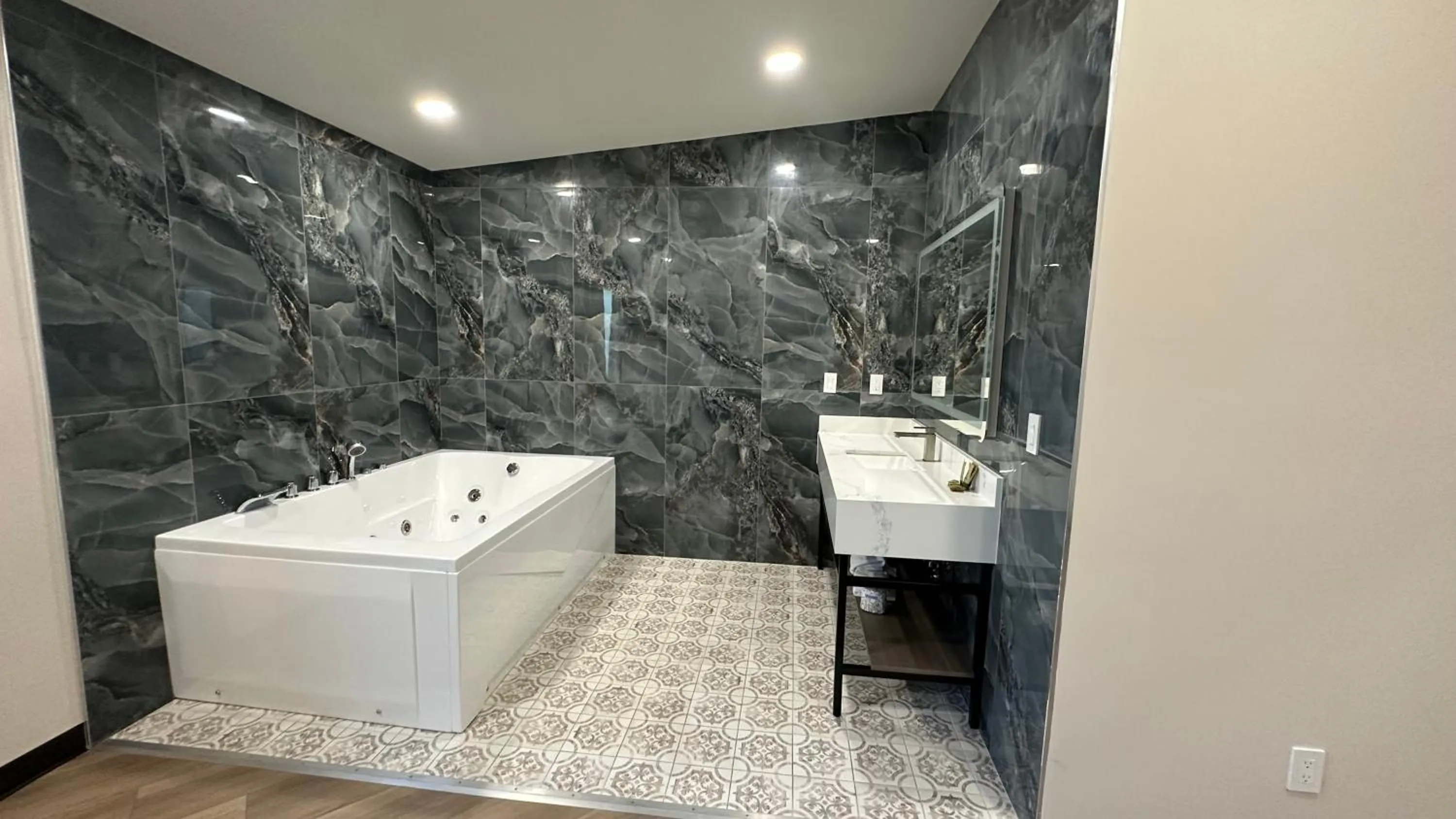 Costa Mesa Inn - Newport Beach Area