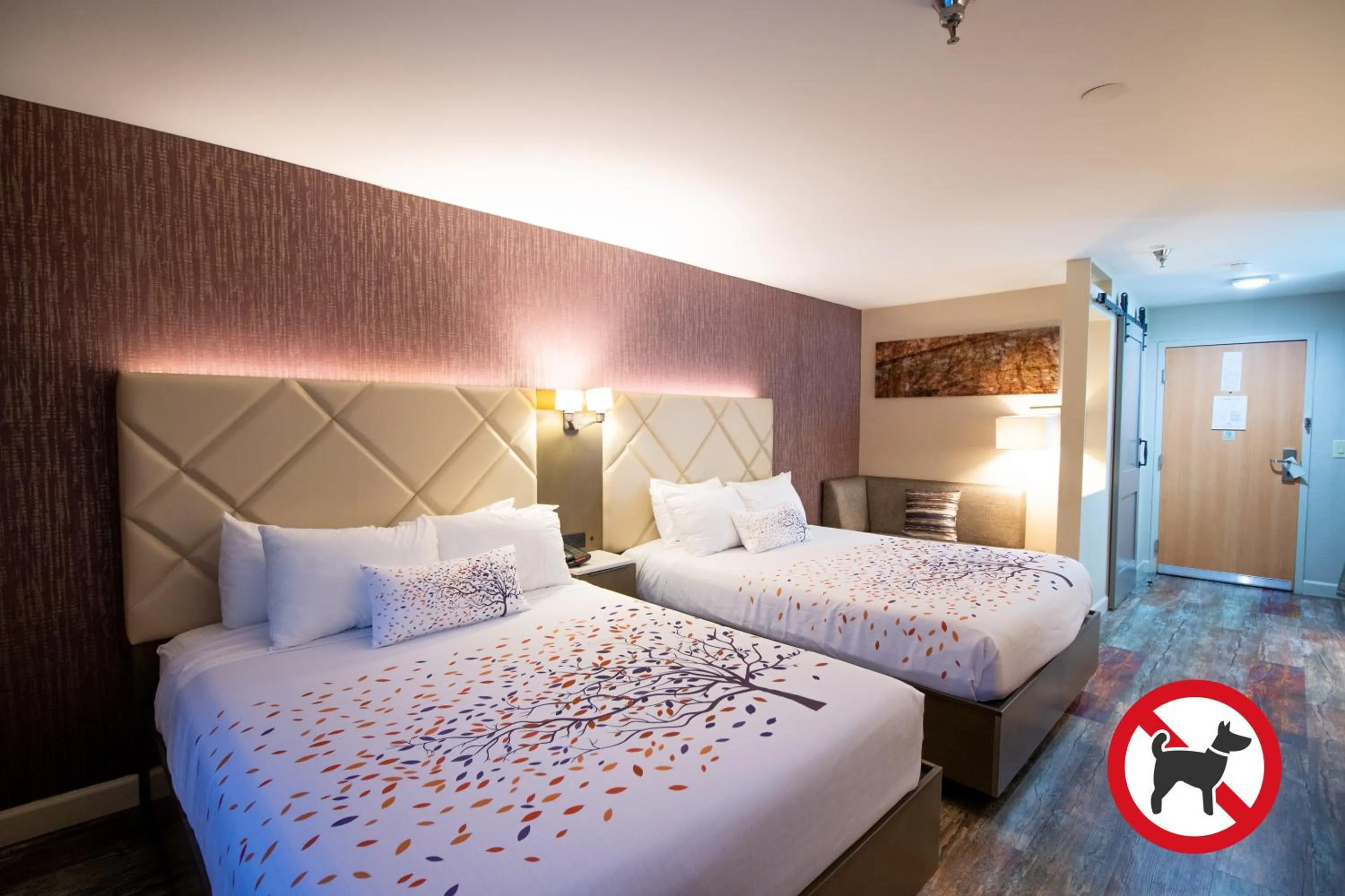 Bedroom, Bed in Empeiria High Sierra Hotel