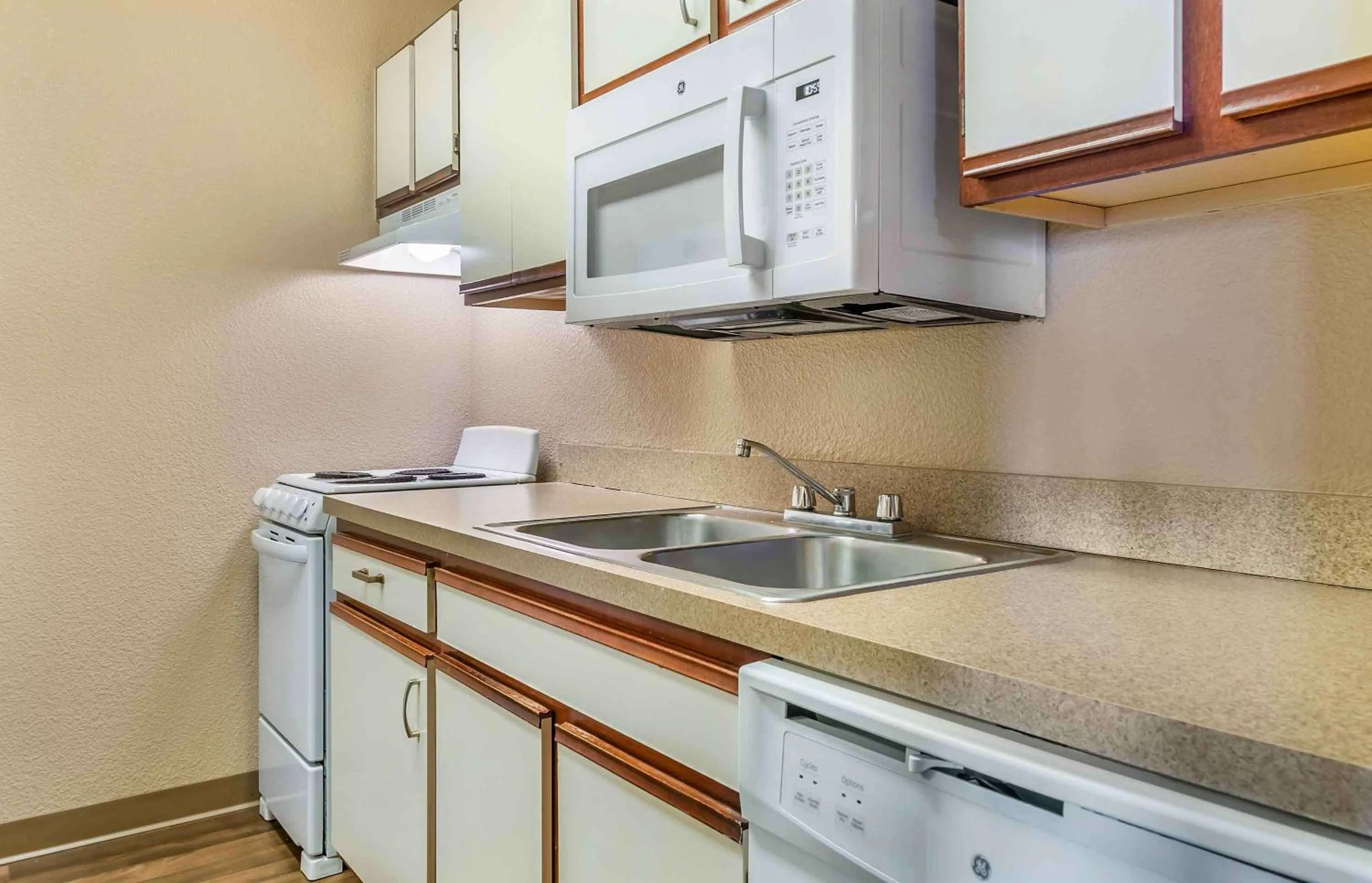 Bedroom in Extended Stay America Select Suites - Detroit - Ann Arbor - University South