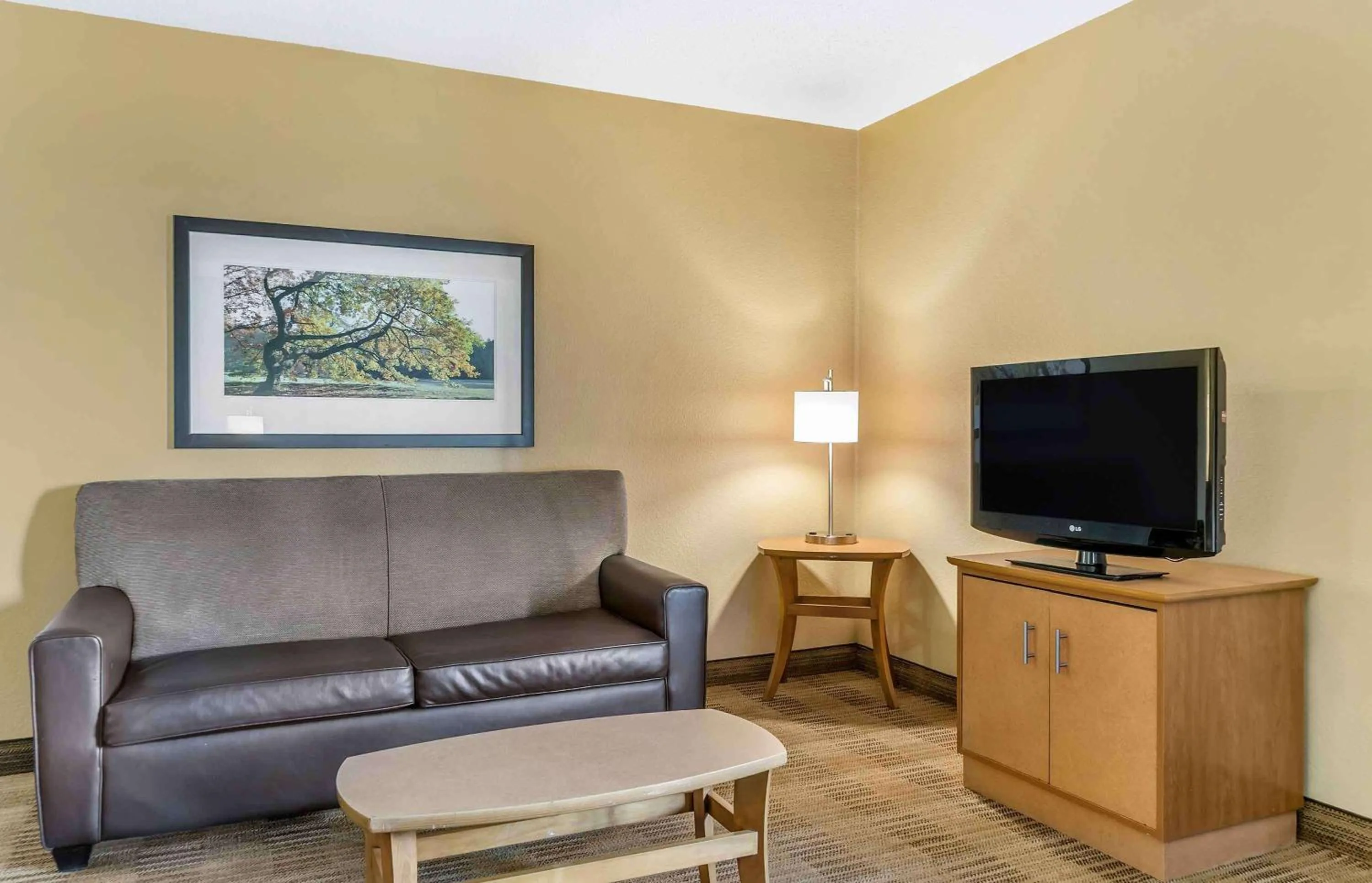 Bedroom in Extended Stay America Select Suites - Detroit - Ann Arbor - University South