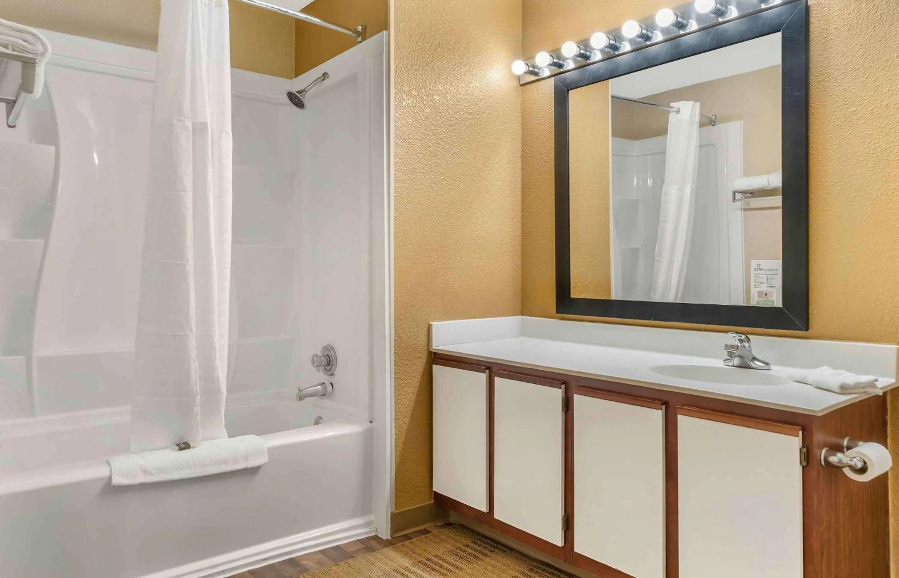 Bathroom in Extended Stay America Select Suites - Detroit - Ann Arbor - University South