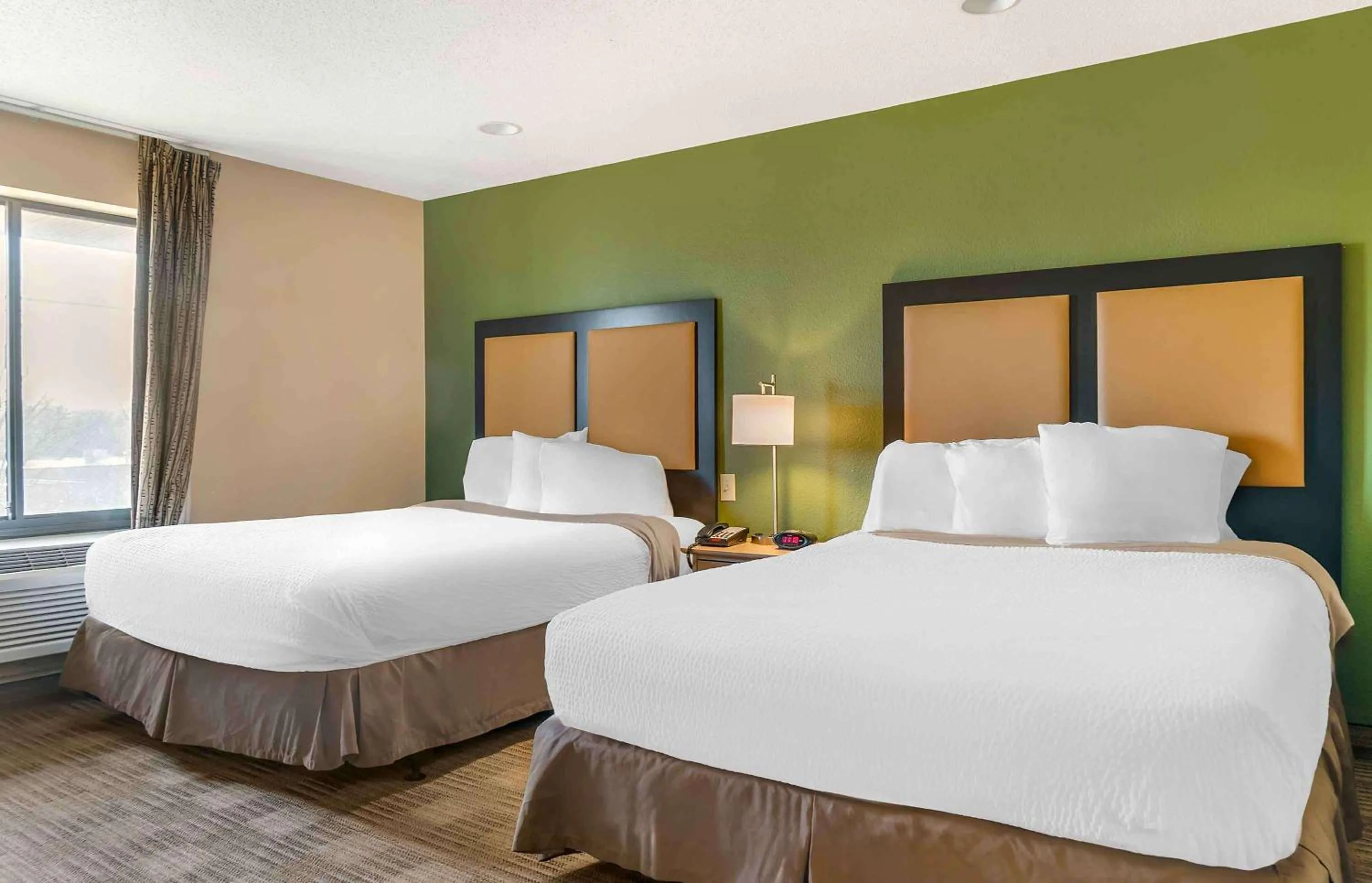 Bedroom, Bed in Extended Stay America Select Suites - Detroit - Ann Arbor - University South