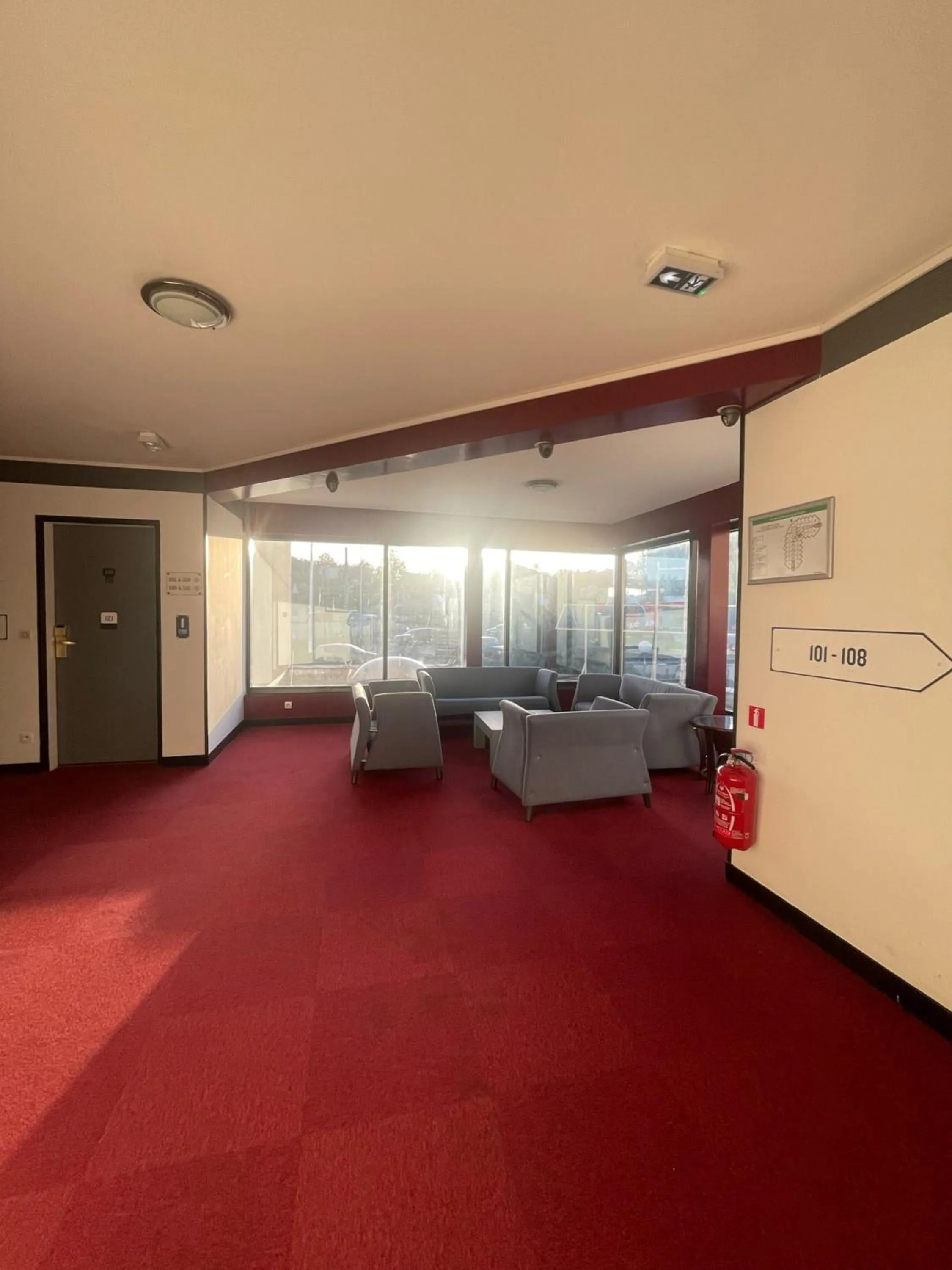 Living room in Kyriad Saint Fargeau Ponthierry - Apollonia
