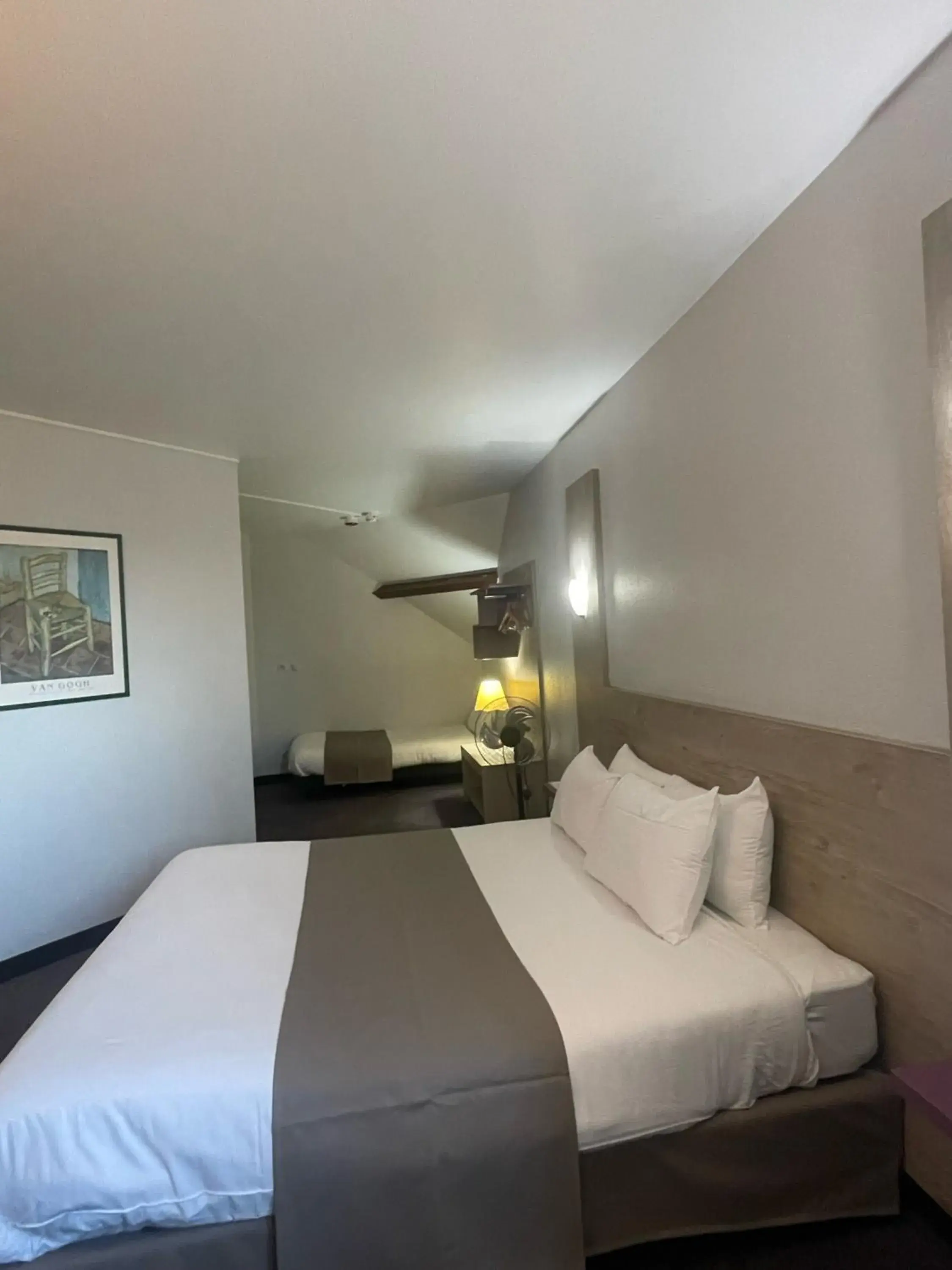 Property building, Bed in Kyriad Saint Fargeau Ponthierry - Apollonia Property building, Bed in Kyriad Saint Fargeau Ponthierry - Apollonia