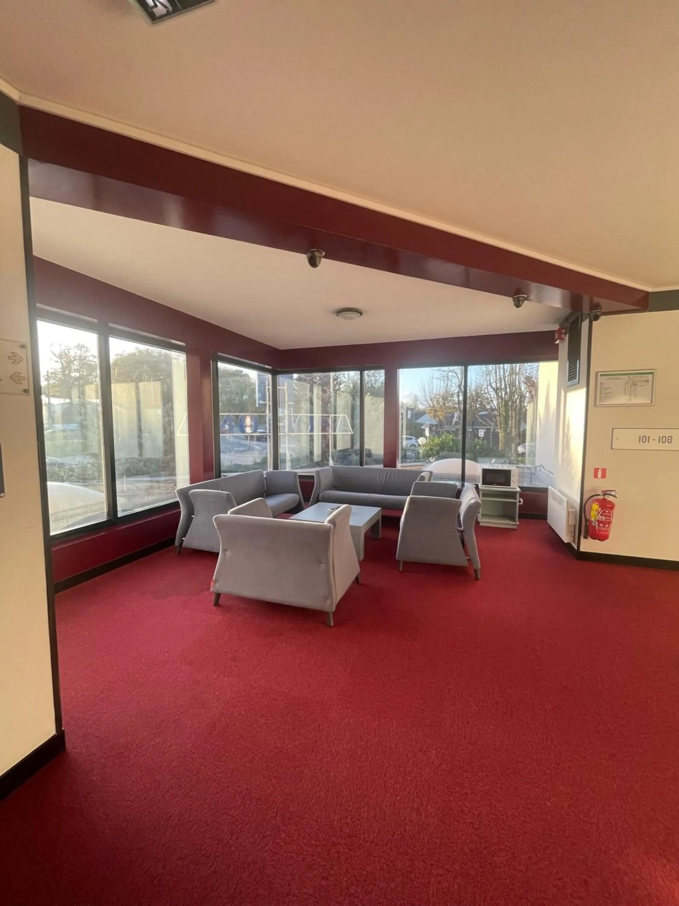 Living room in Kyriad Saint Fargeau Ponthierry - Apollonia