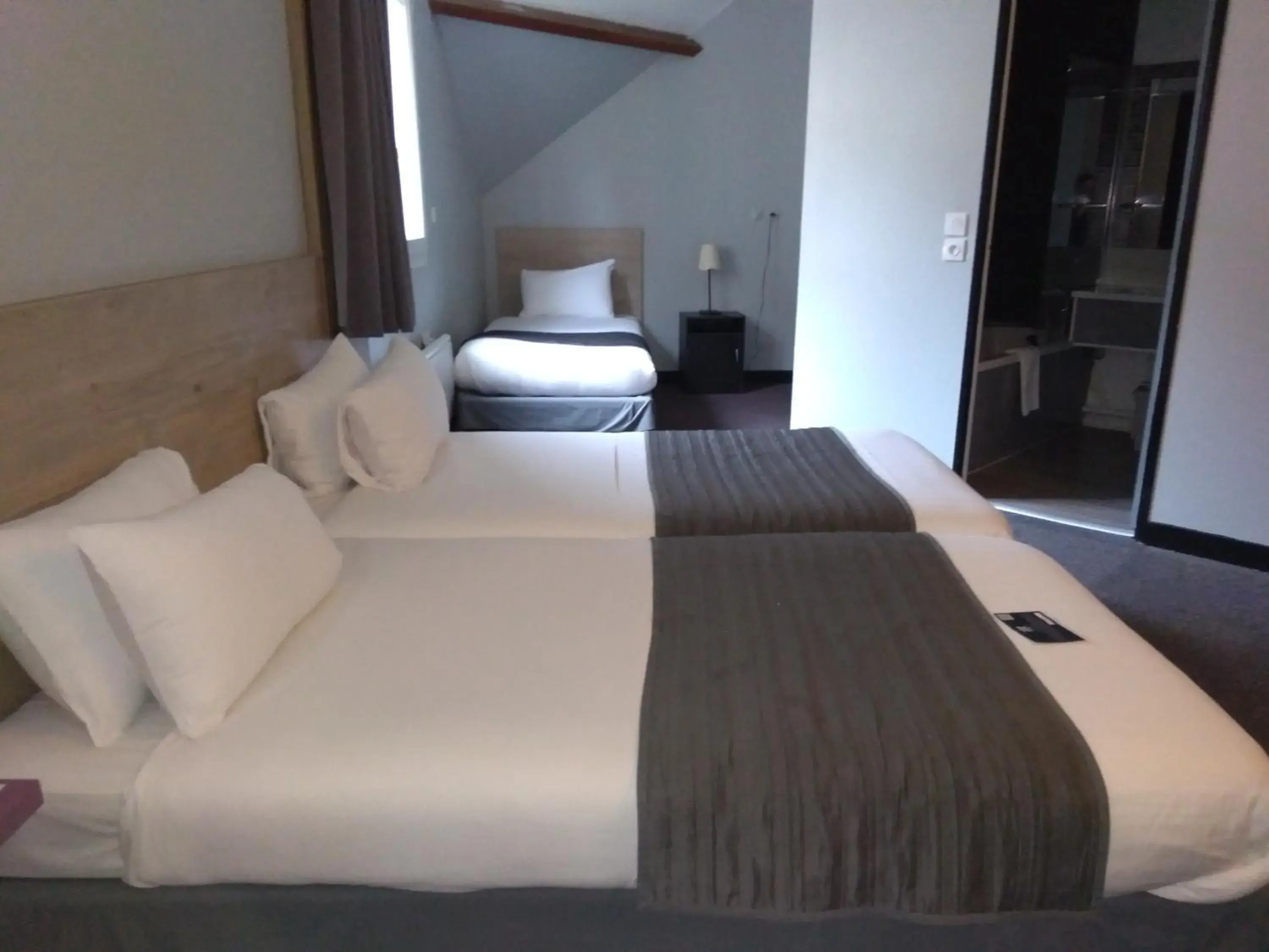 Bed in Kyriad Saint Fargeau Ponthierry - Apollonia Bed in Kyriad Saint Fargeau Ponthierry - Apollonia