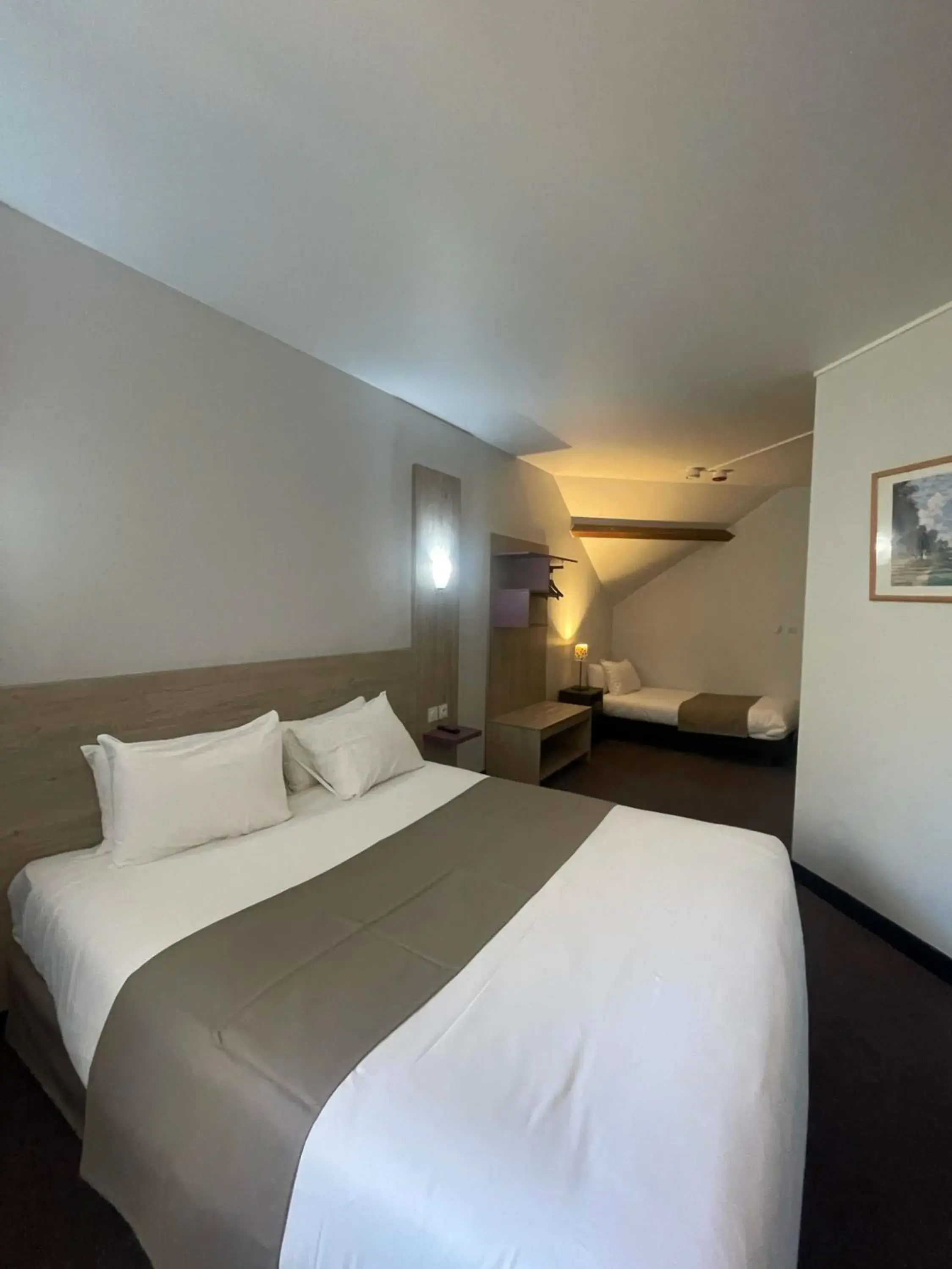 Property building, Bed in Kyriad Saint Fargeau Ponthierry - Apollonia Property building, Bed in Kyriad Saint Fargeau Ponthierry - Apollonia