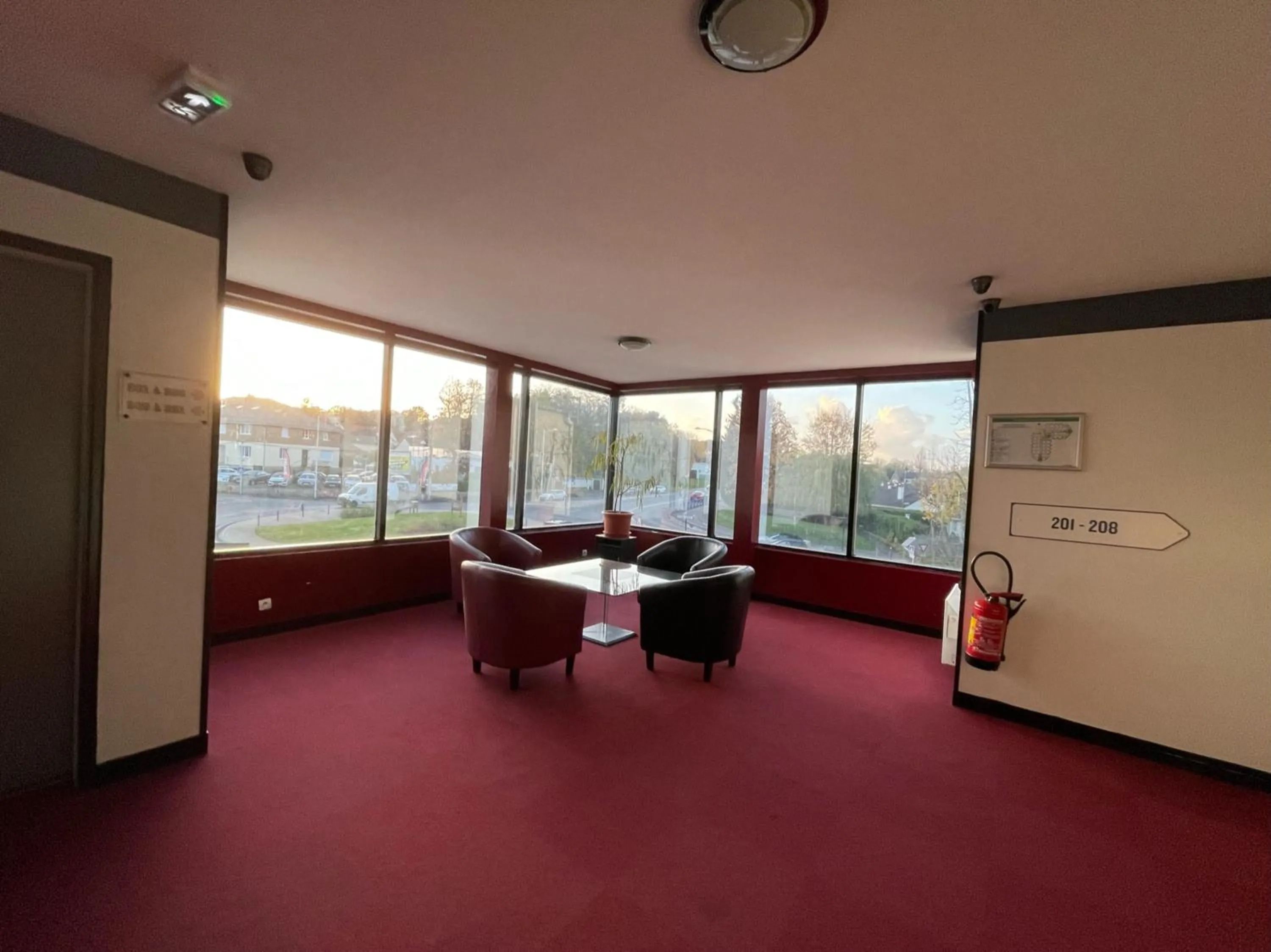 Living room in Kyriad Saint Fargeau Ponthierry - Apollonia