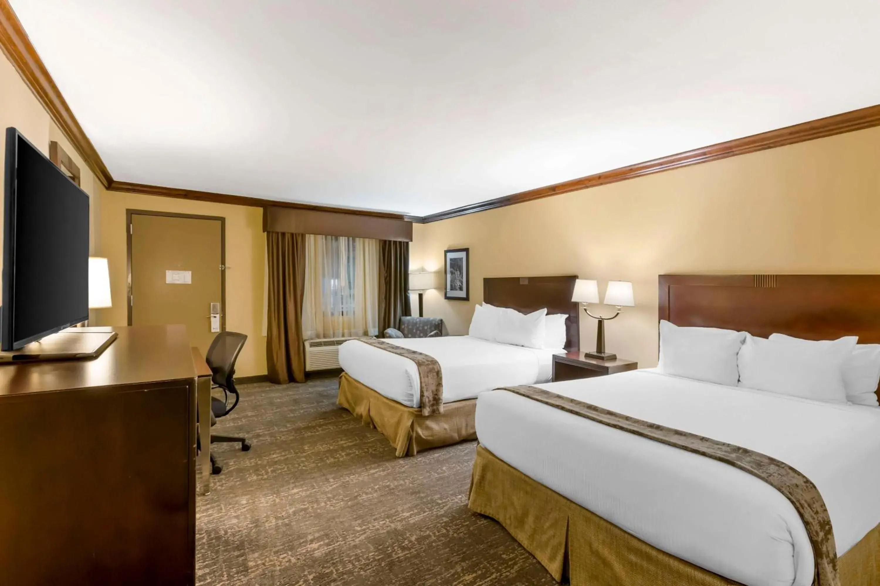 Bedroom, Bed in Best Western Plus Raton Hotel Bedroom, Bed in Best Western Plus Raton Hotel