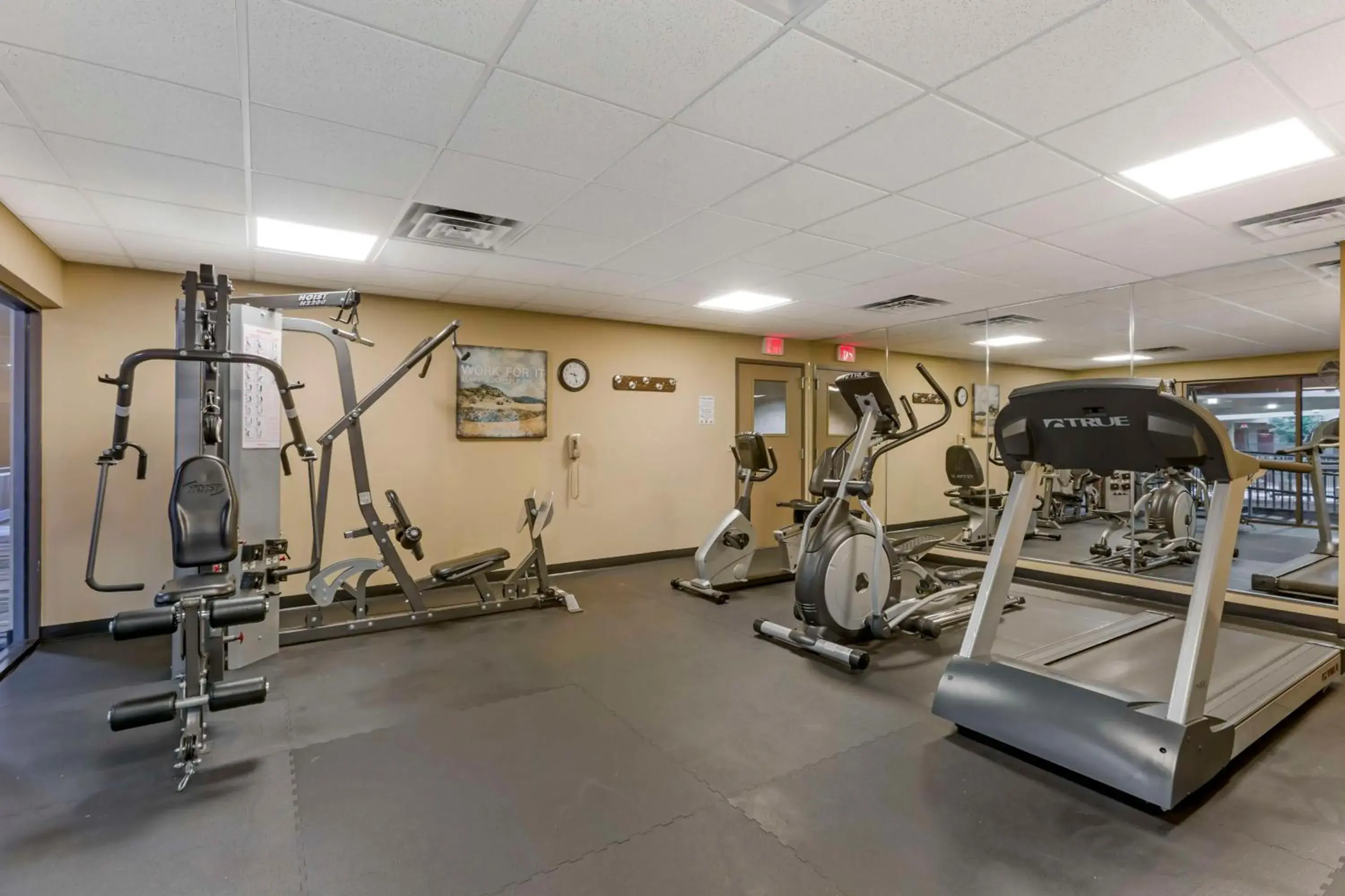 Fitness centre/facilities in Best Western Plus Raton Hotel Fitness centre/facilities in Best Western Plus Raton Hotel