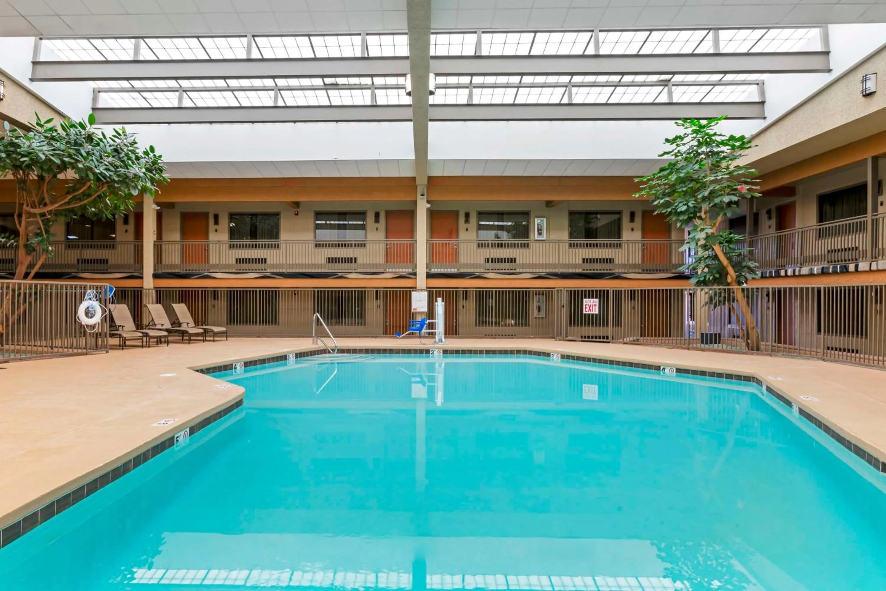 Pool view in Best Western Plus Raton Hotel