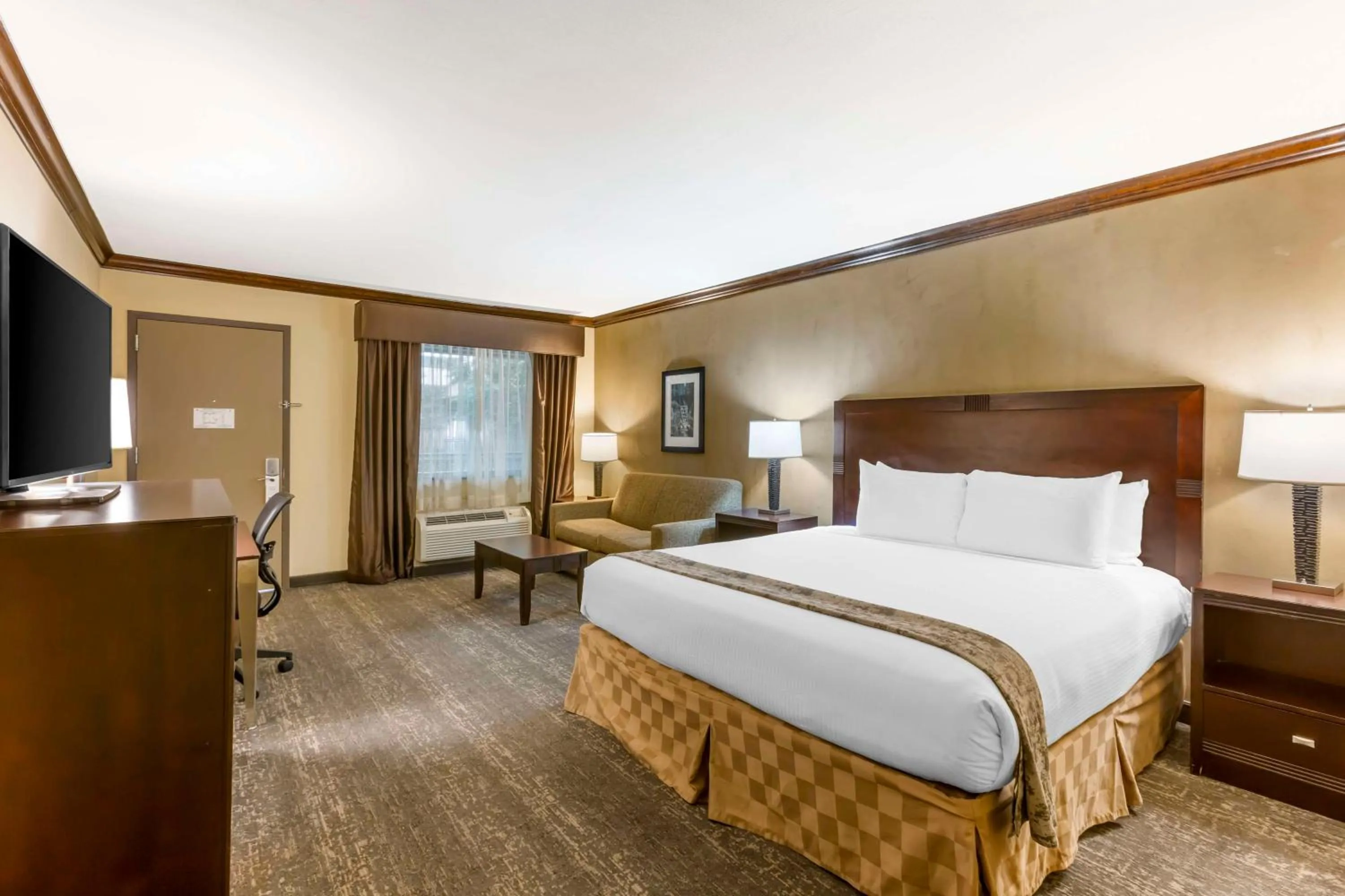 Bedroom, Bed in Best Western Plus Raton Hotel