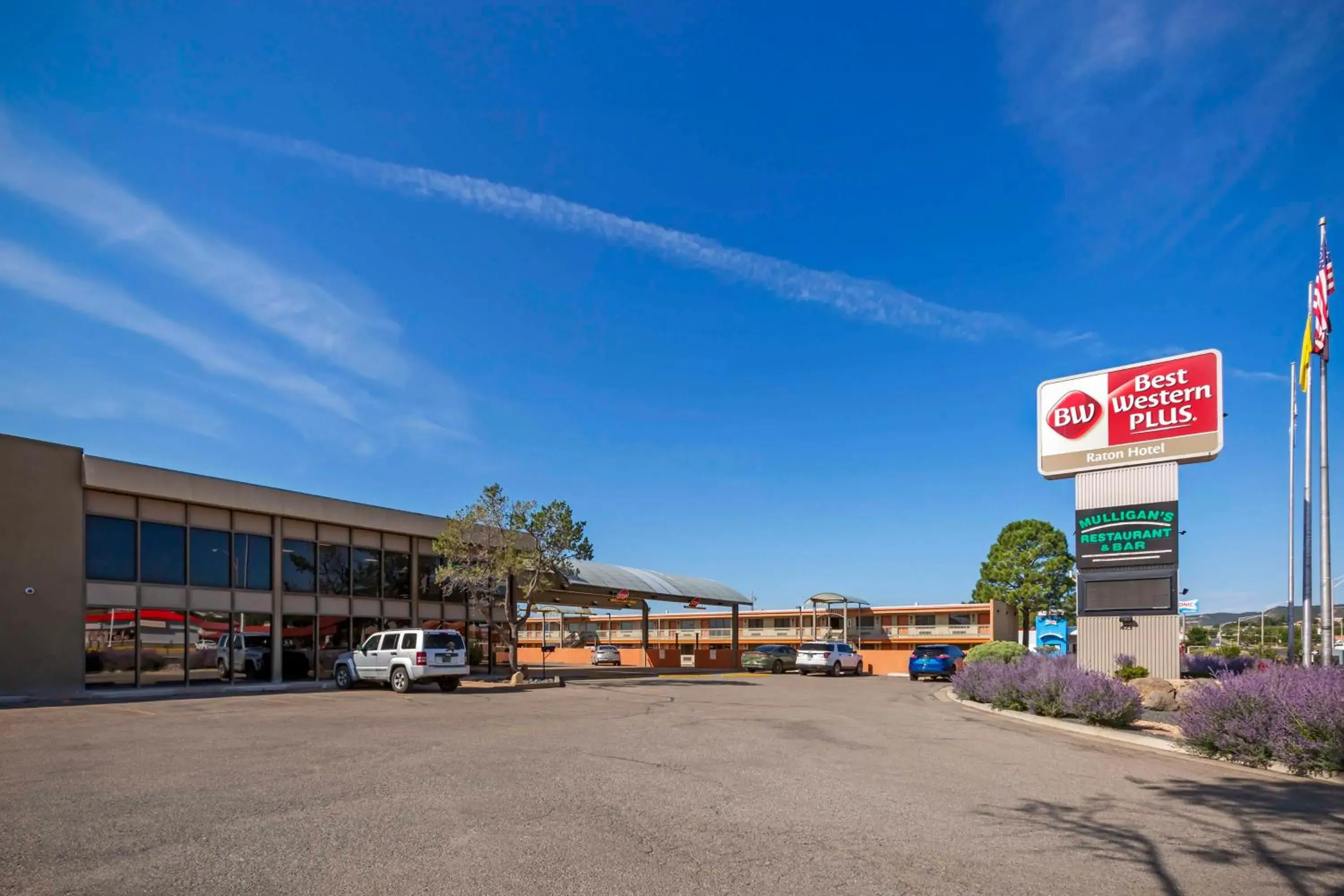 Property building in Best Western Plus Raton Hotel Property building in Best Western Plus Raton Hotel