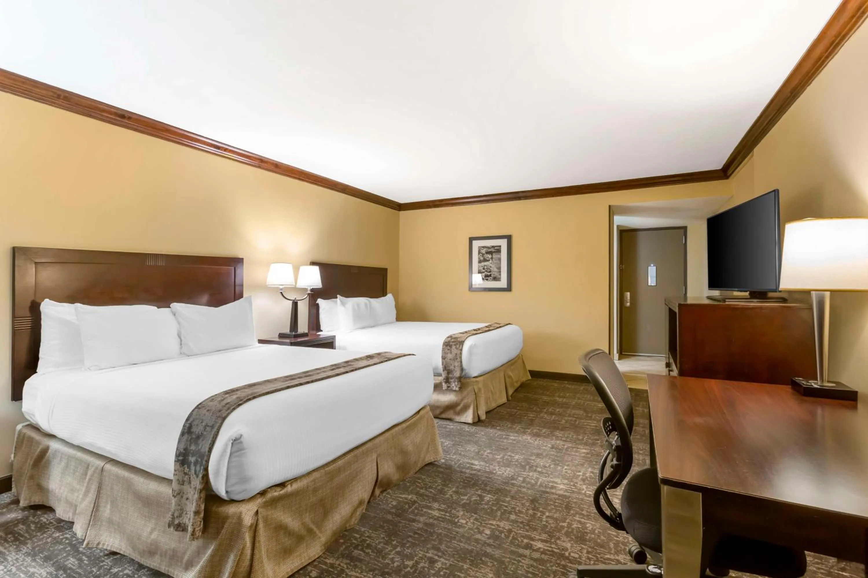 Bedroom, Bed in Best Western Plus Raton Hotel