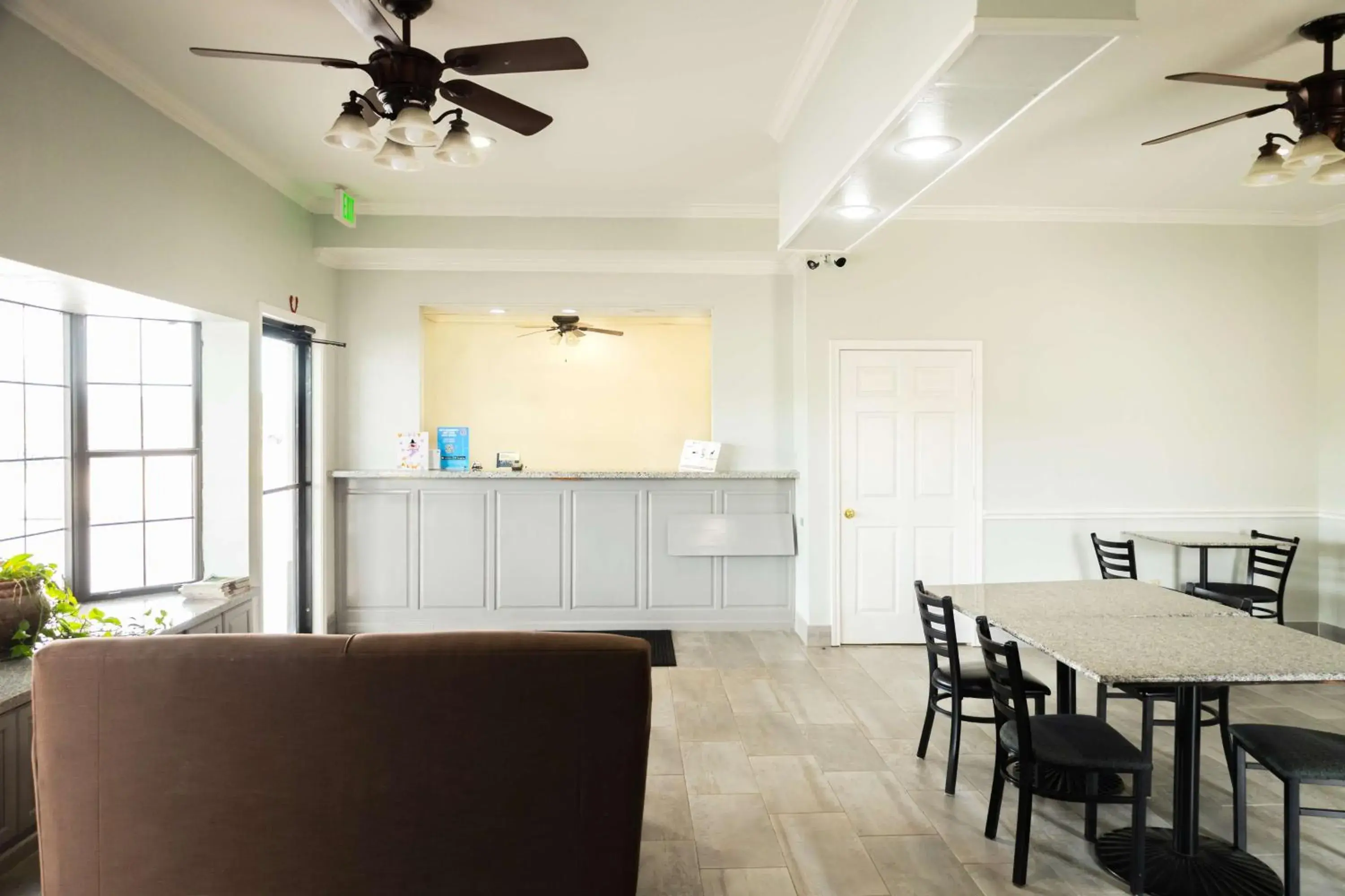 Lobby or reception in Motel 6 Nacogdoches, TX Lobby or reception in Motel 6 Nacogdoches, TX