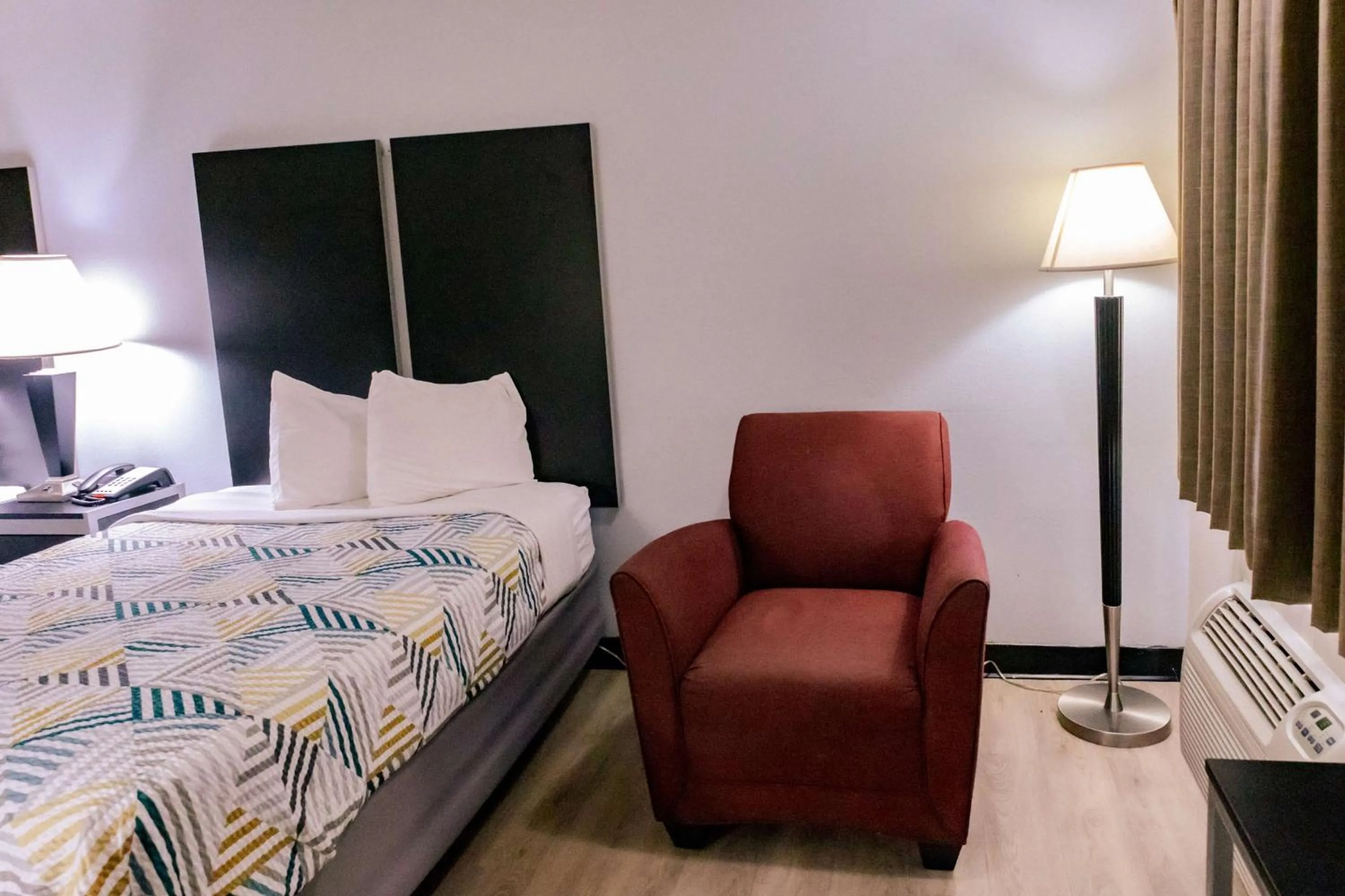 Bedroom, Bed in Motel 6 Nacogdoches, TX