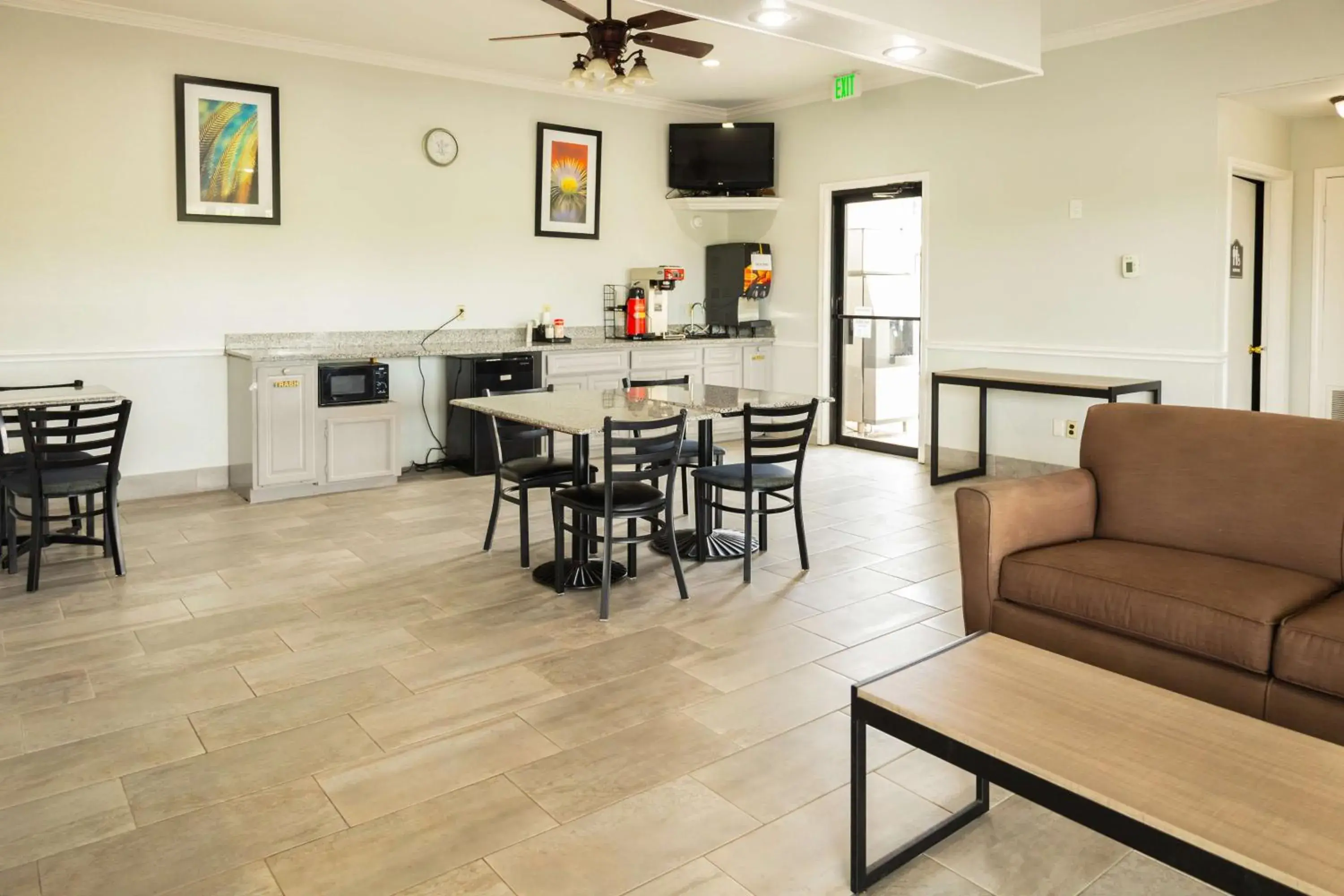 Lobby or reception in Motel 6 Nacogdoches, TX Lobby or reception in Motel 6 Nacogdoches, TX